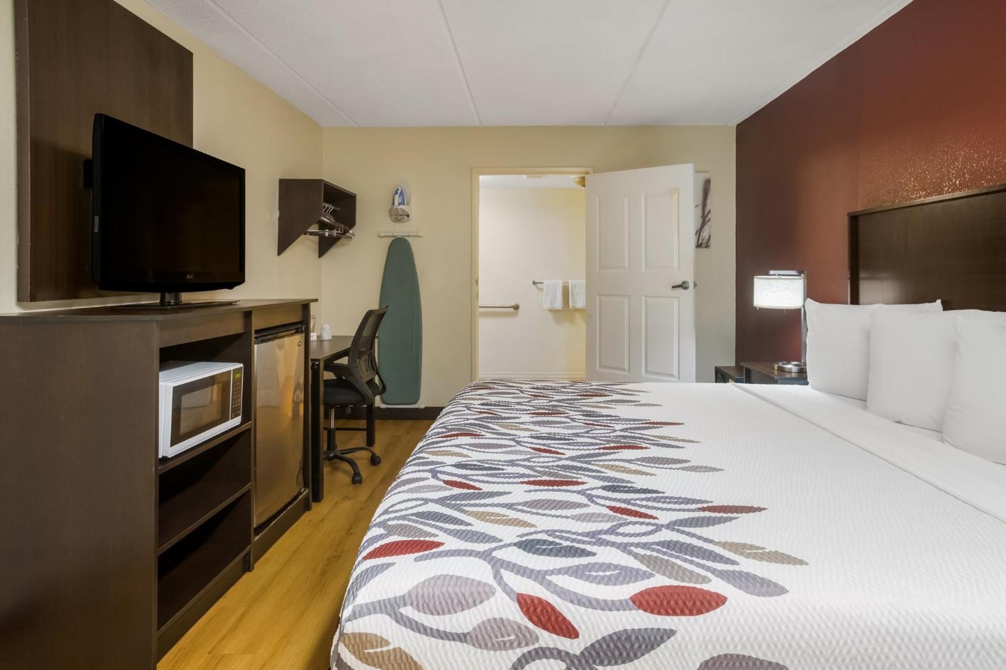 Deluxe King Room Disability Access Non-Smoking - Photo 4