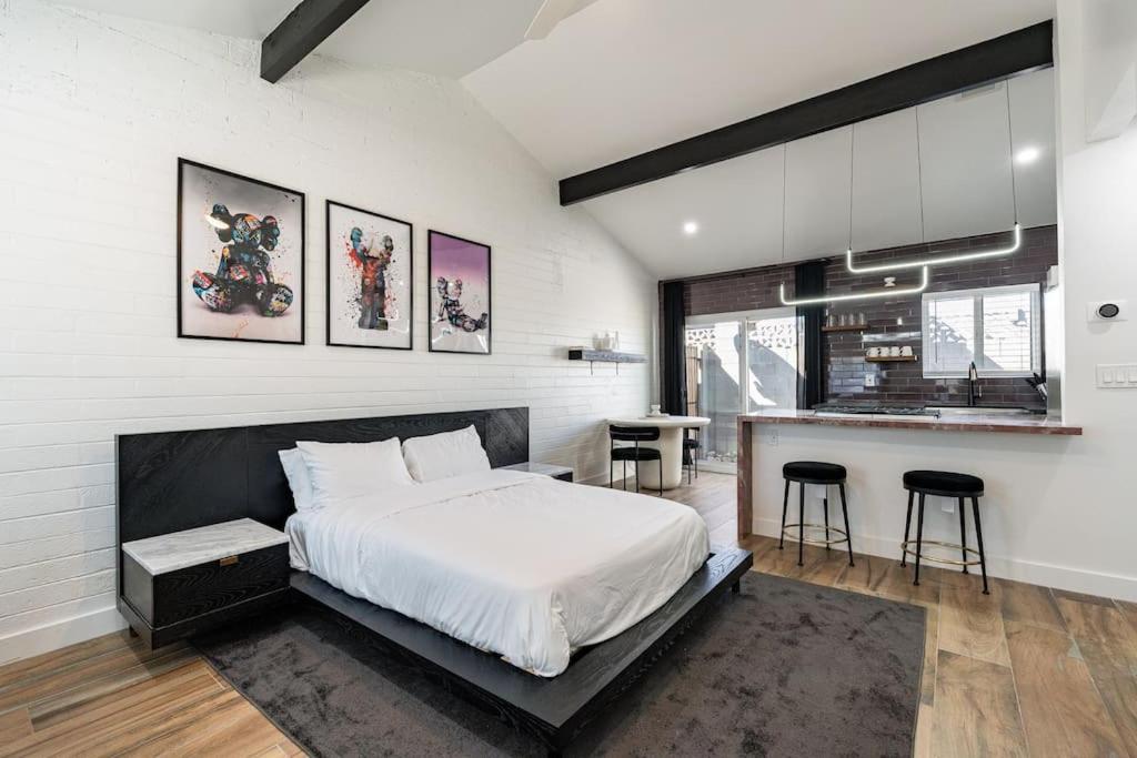 Deluxe Queen Studio
