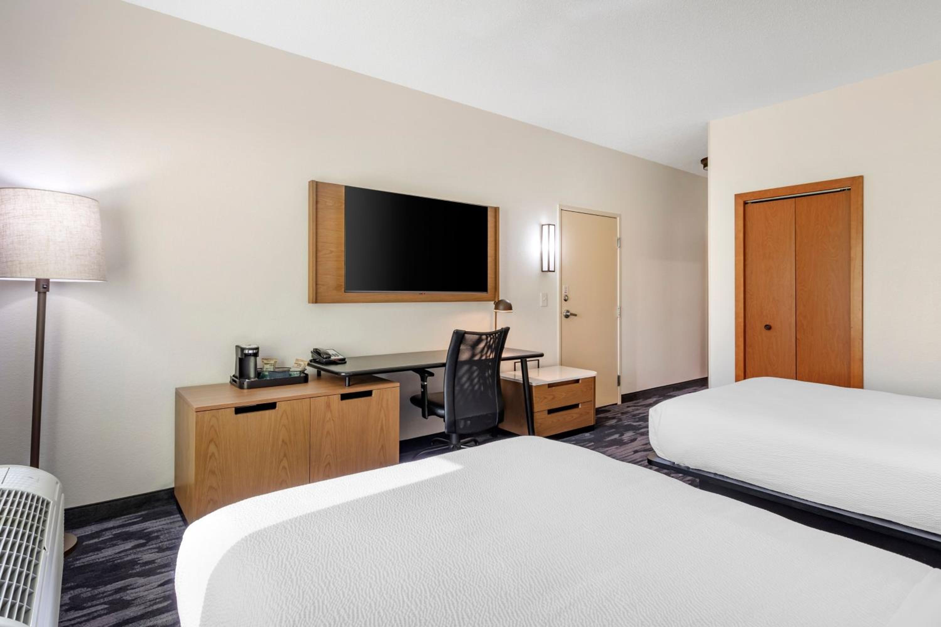 Double Room with Two Double Beds - Photo 5
