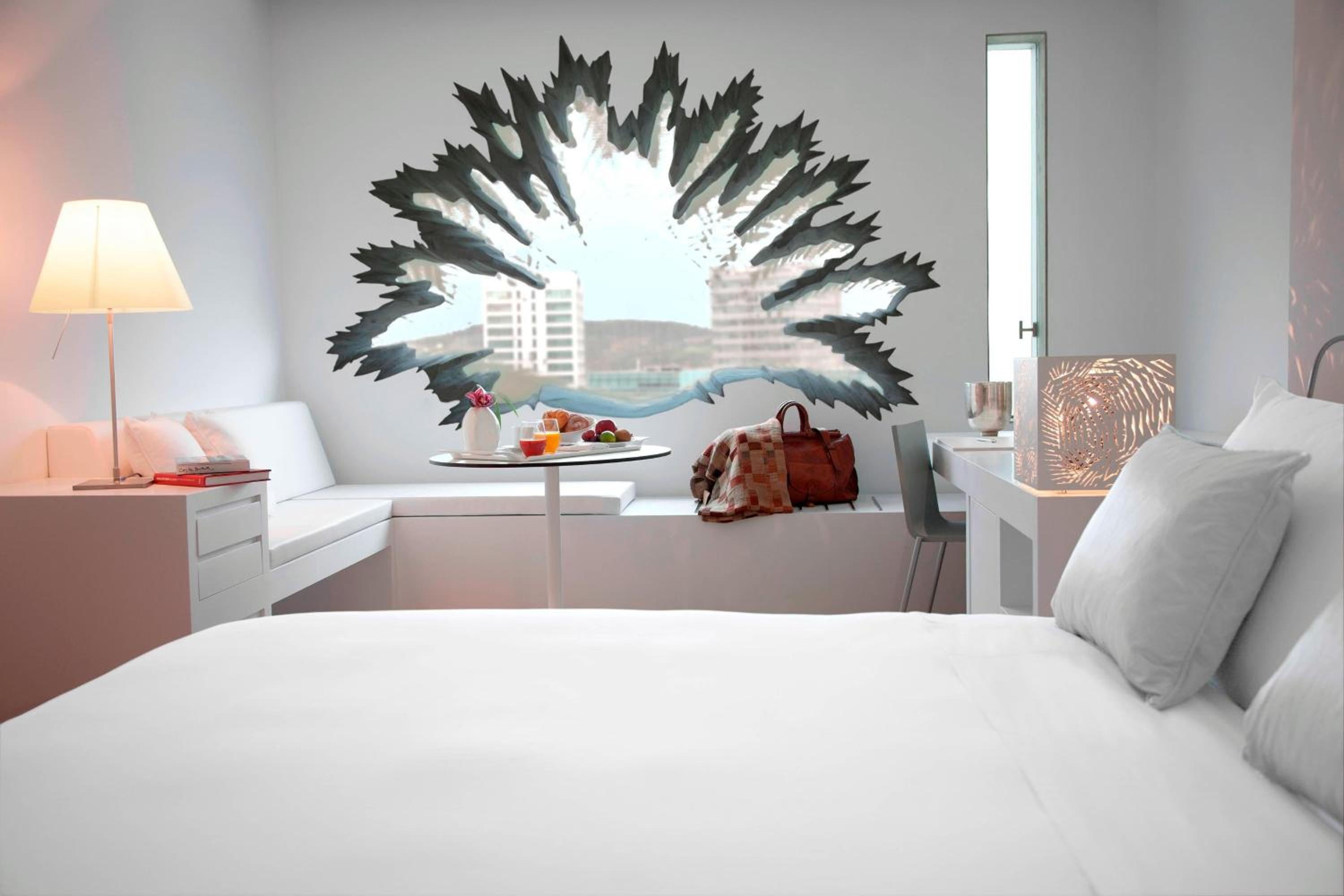 Superior King Room with City View - Photo 1