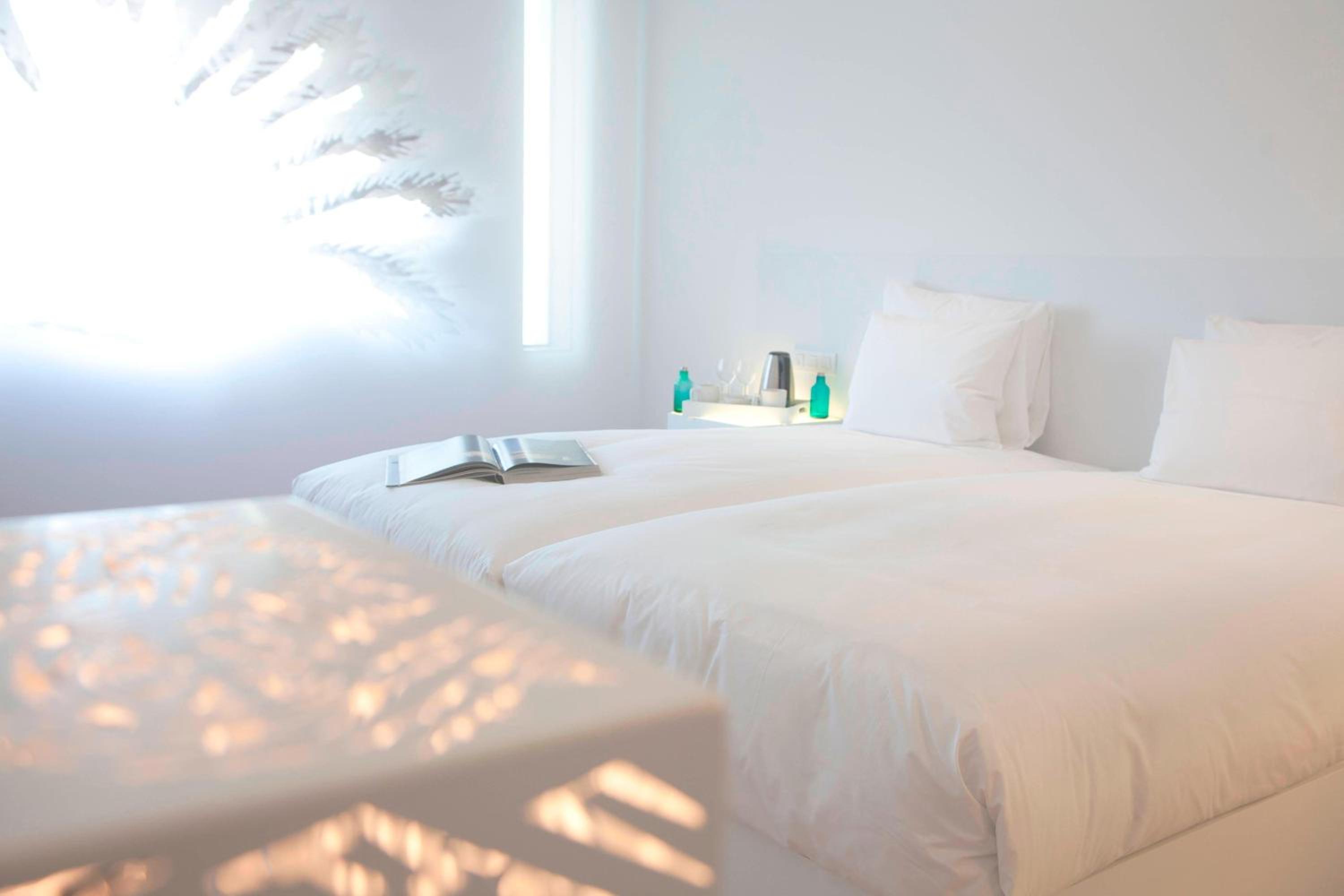 Deluxe Twin Room with City View - Photo 1