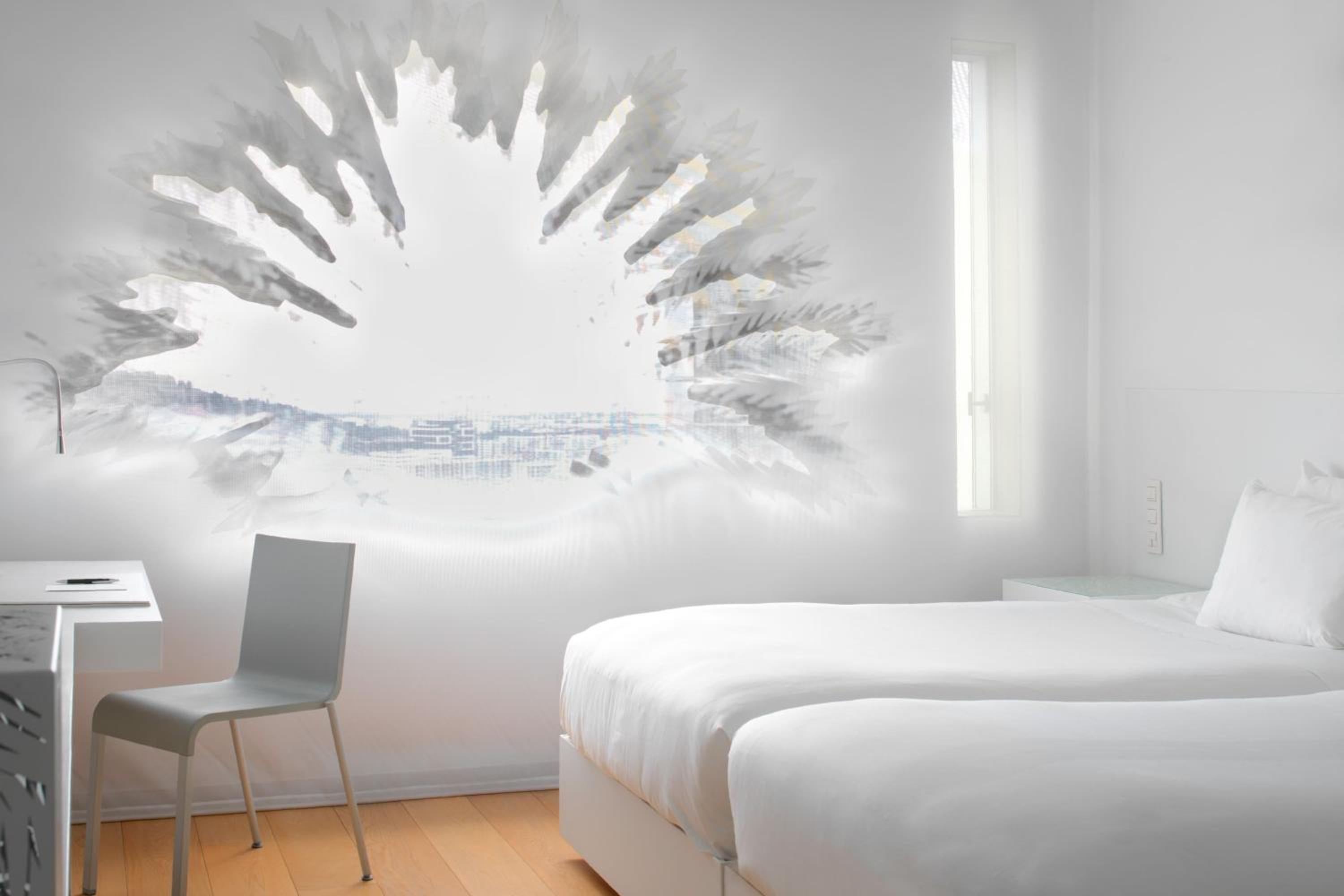 Deluxe Twin Room with City View - Photo 2