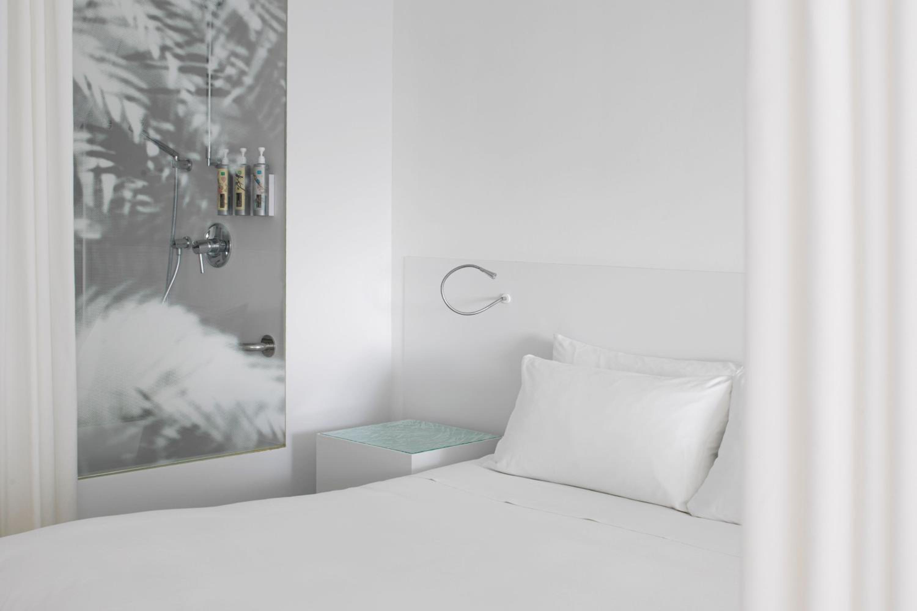 Premium King Room with Sofa Bed and City View - Photo 2