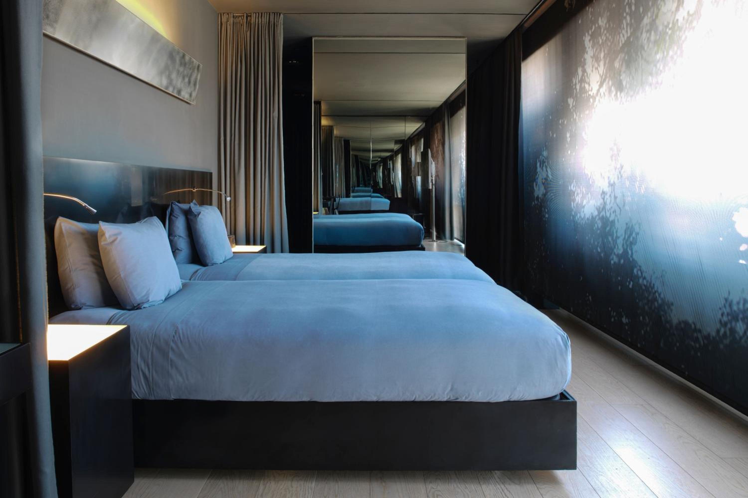 Junior Twin Suite with City View - Photo 4
