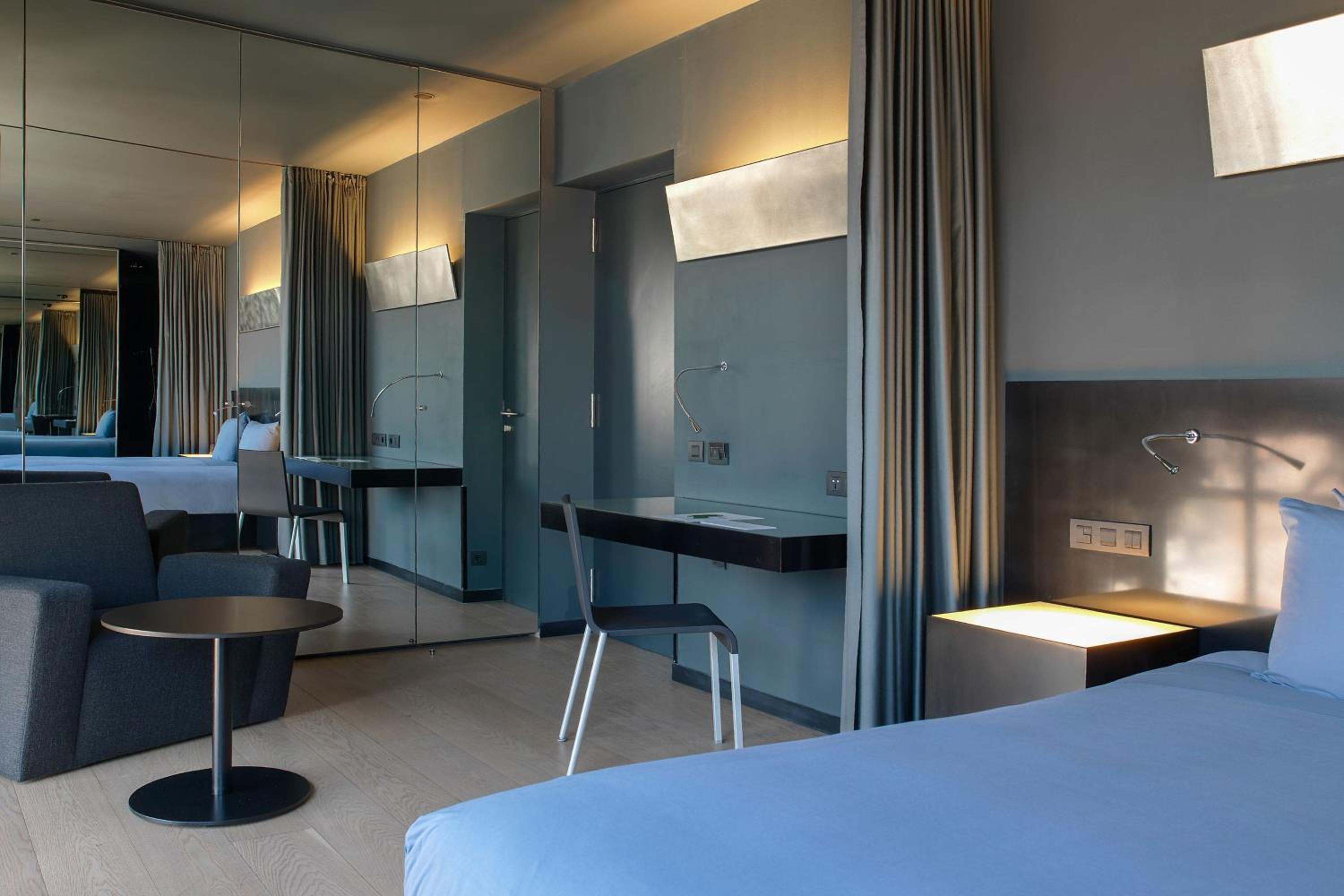 Junior Twin Suite with City View - Photo 3