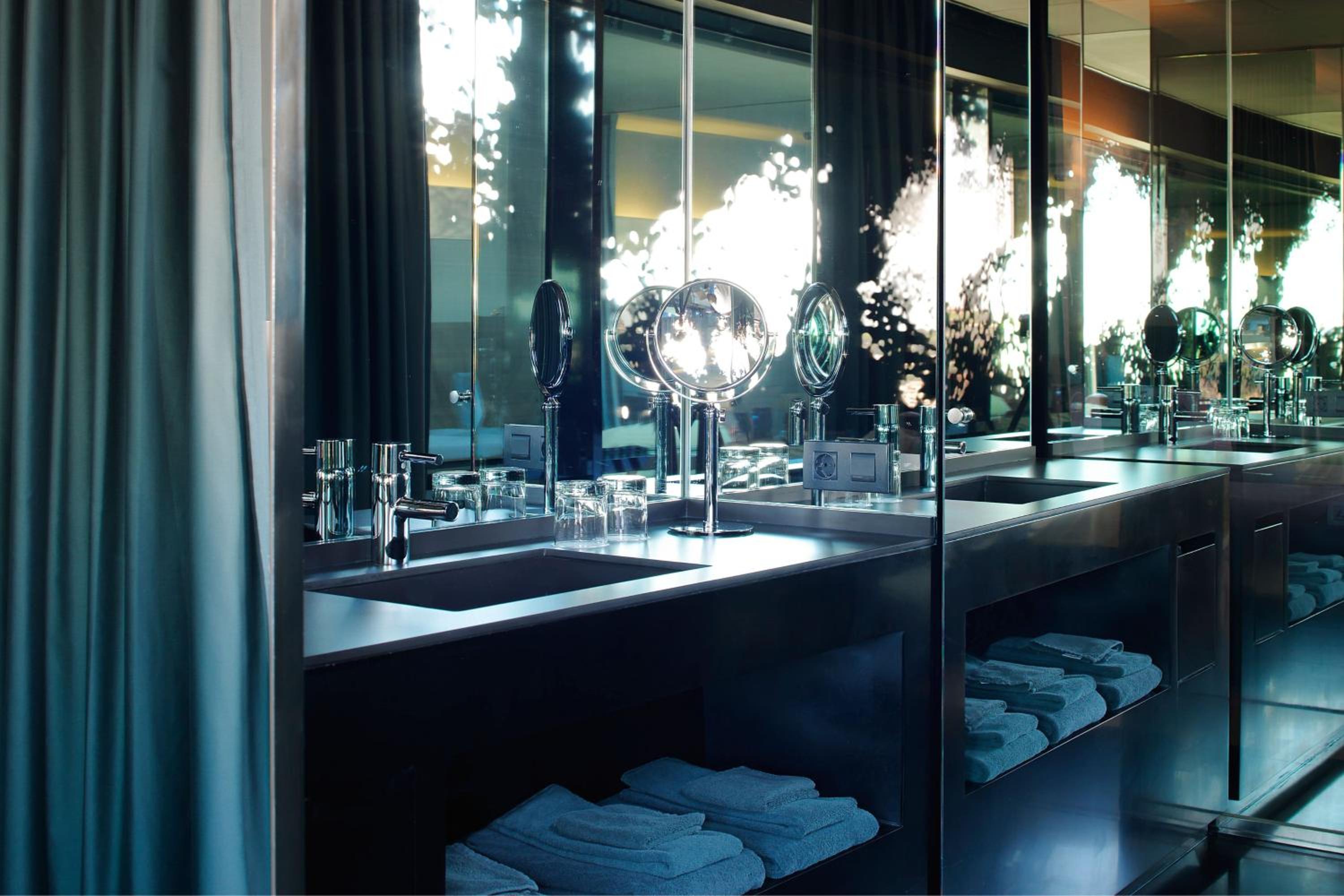 Junior Twin Suite with City View - Photo 2