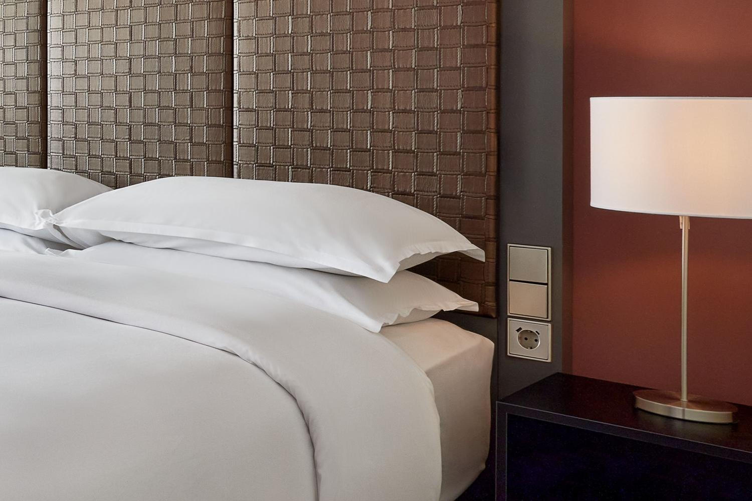 Premium Room, Guest room, 1 King or 1 Queen thumbnail 5