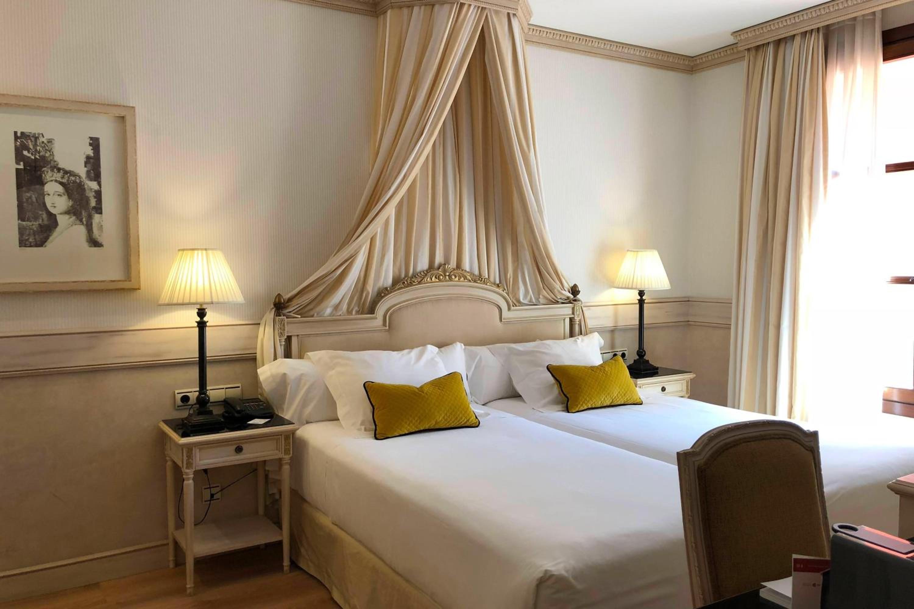 Deluxe Twin Room with Two Twin Beds