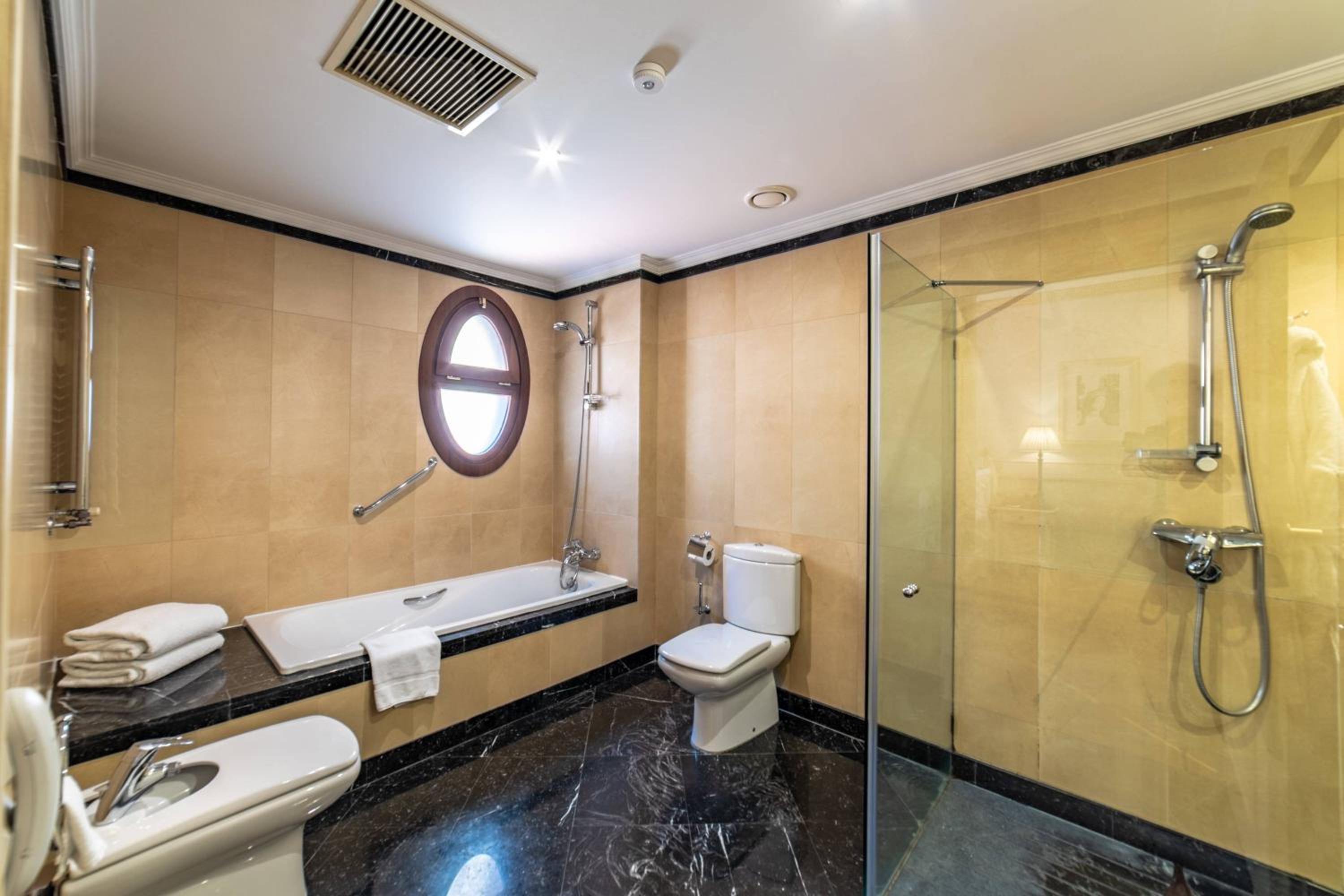 Deluxe Twin Room with Two Twin Beds