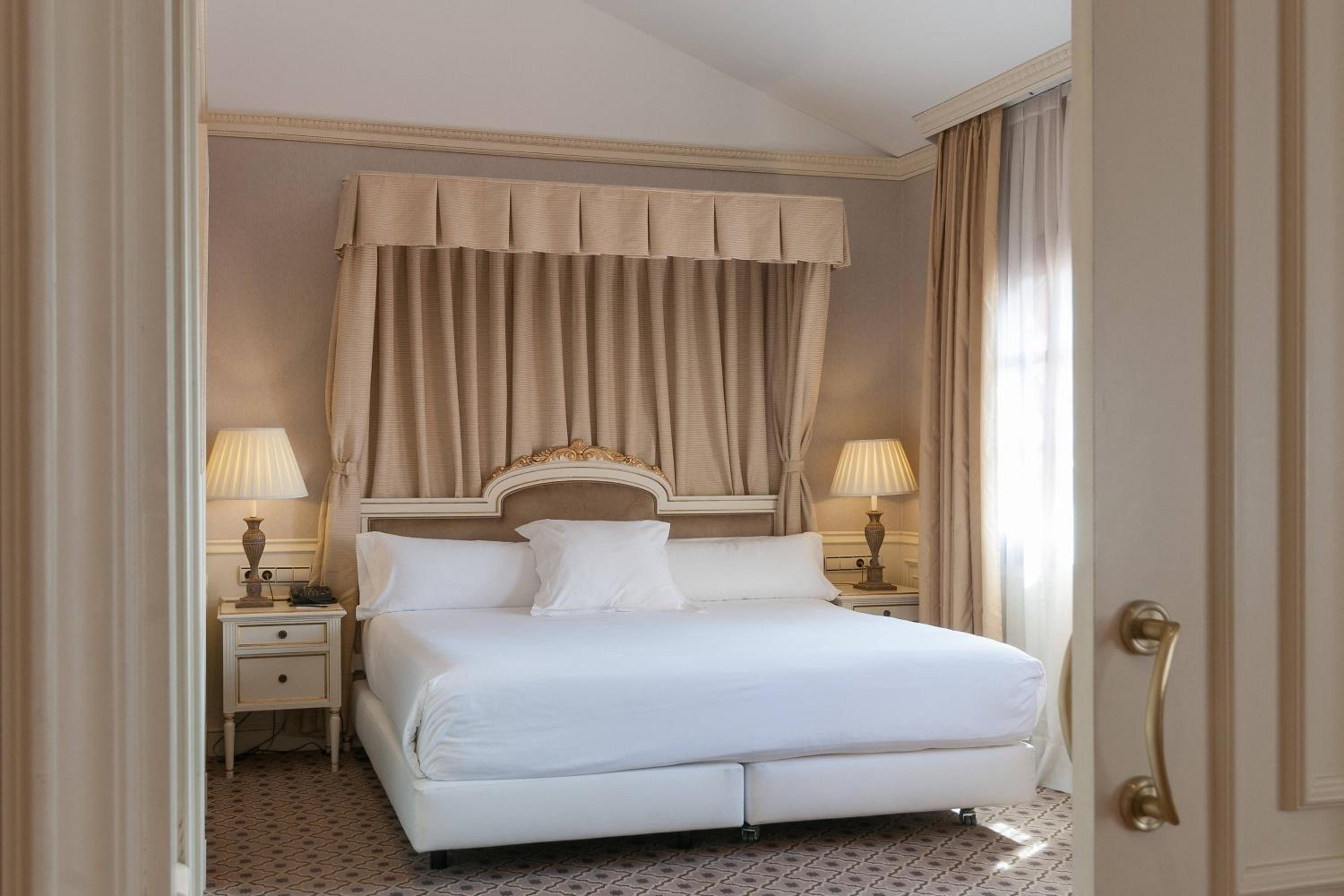 The Empress, 1 Bedroom Suite, 1 King, City view