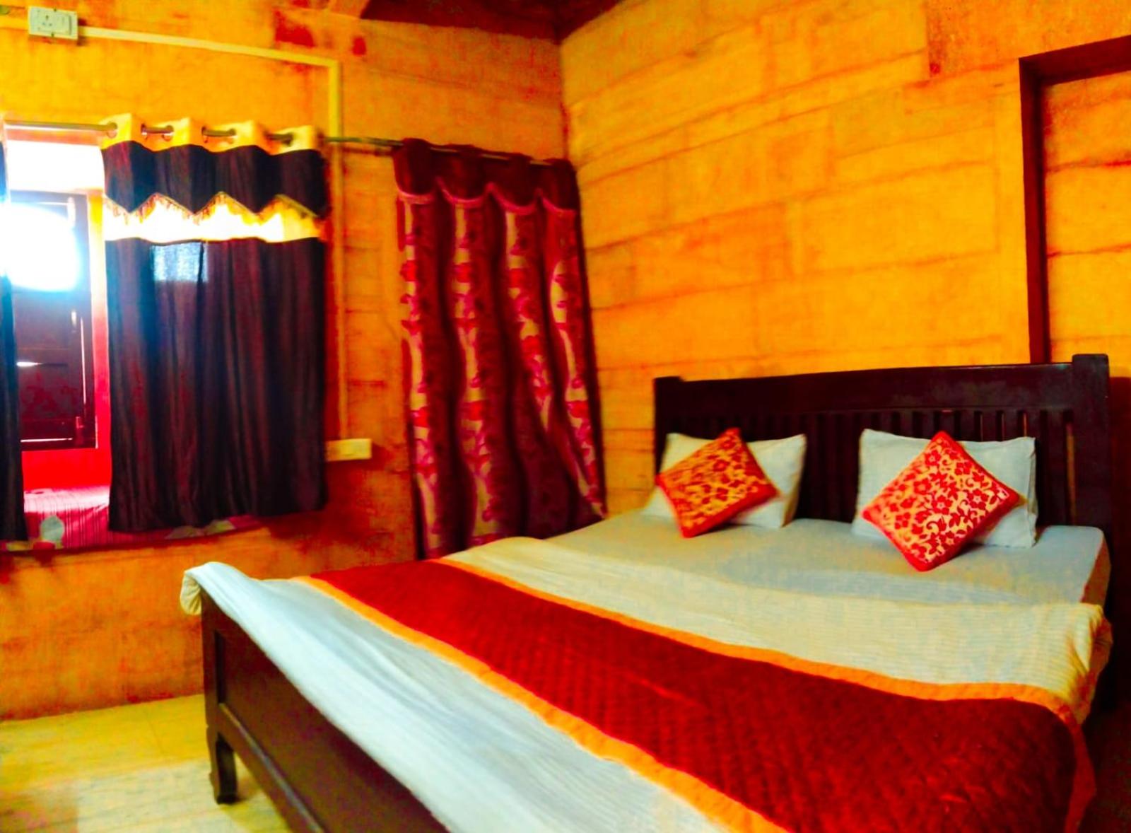 Deluxe Room - Photo 13