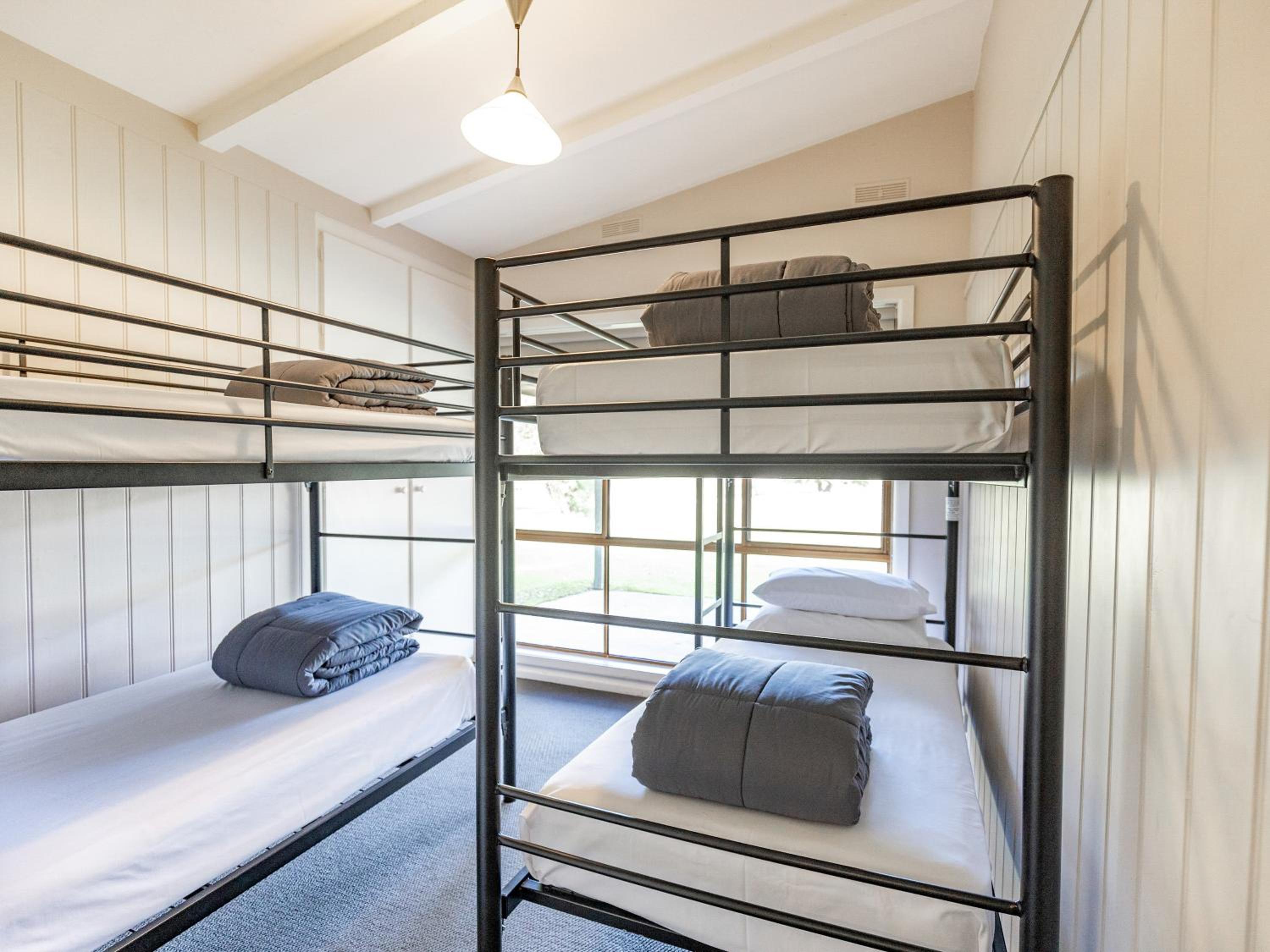 Two-Bedroom Cabin (sleeps 6) photo 3