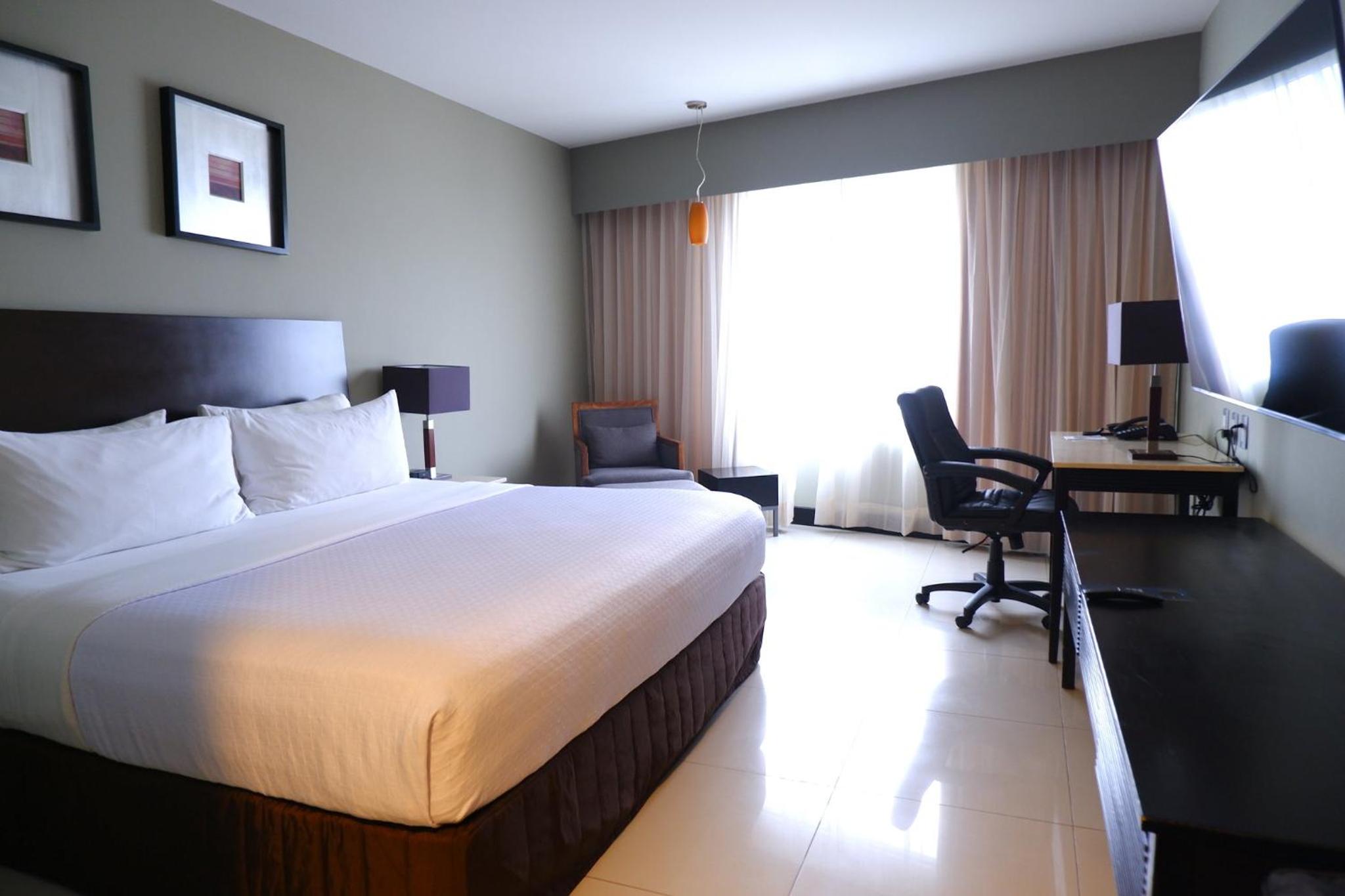 Standard King Room - Photo 7