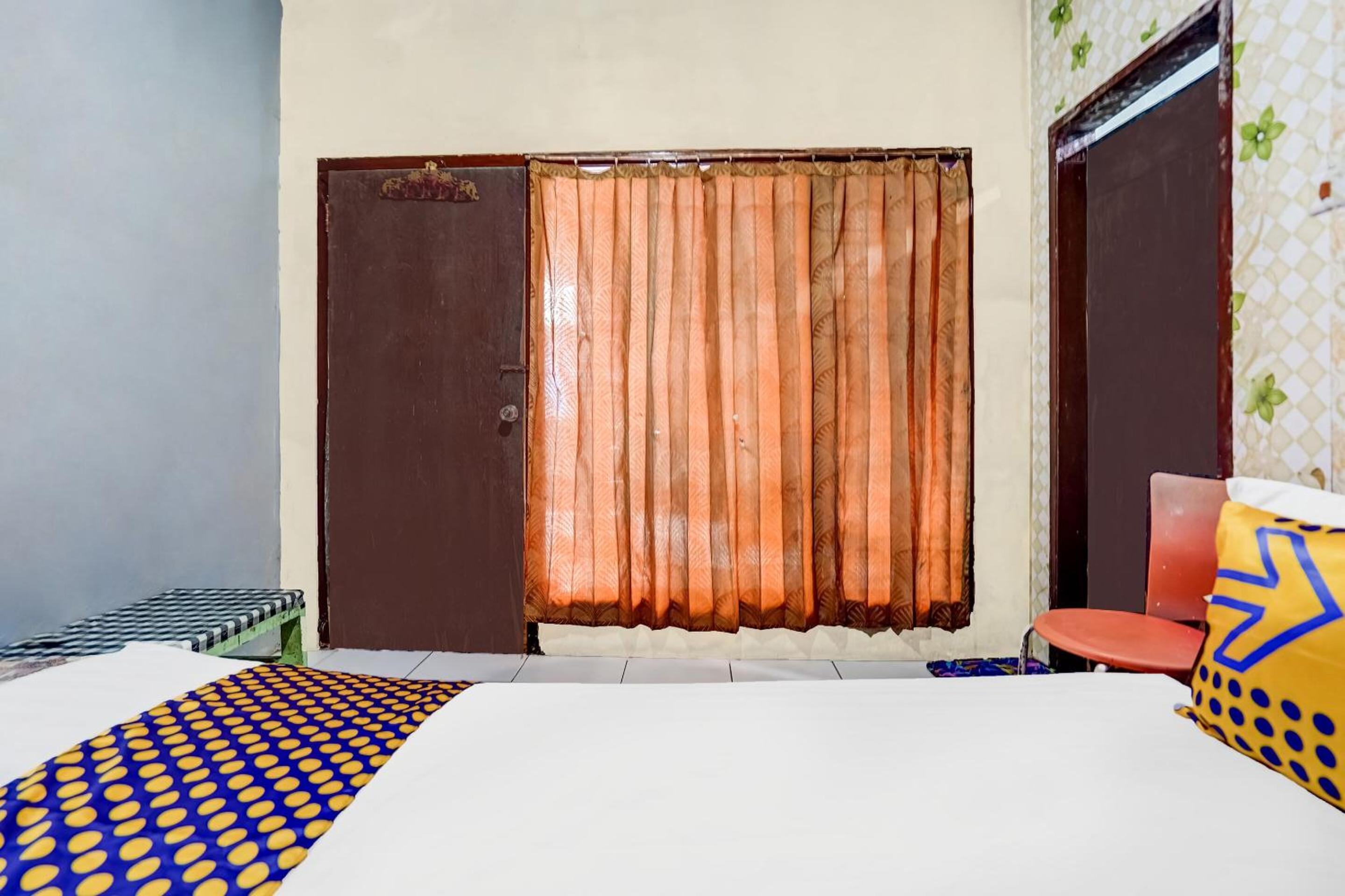 Budget Double Room photo 2