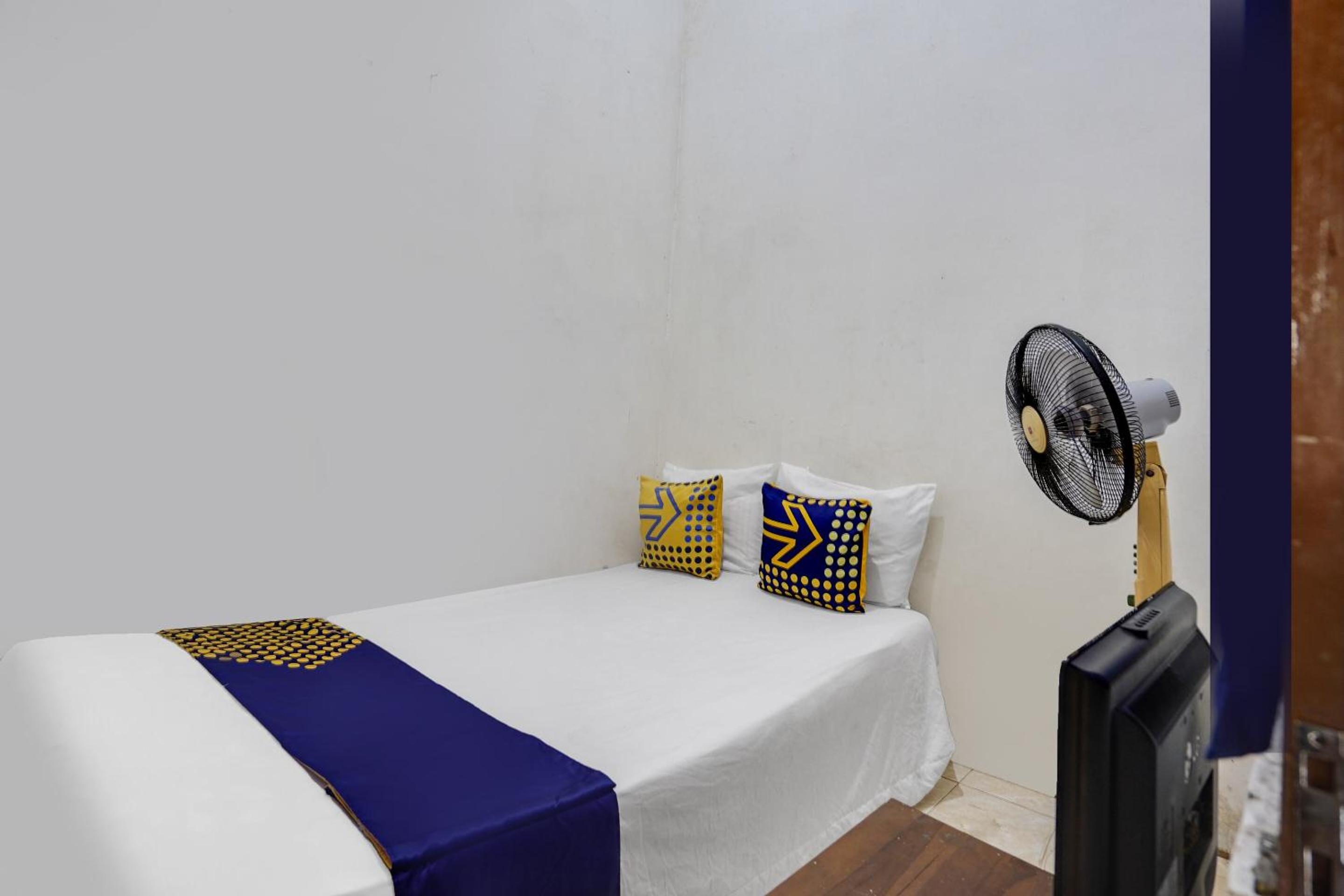 Budget Double Room photo 3