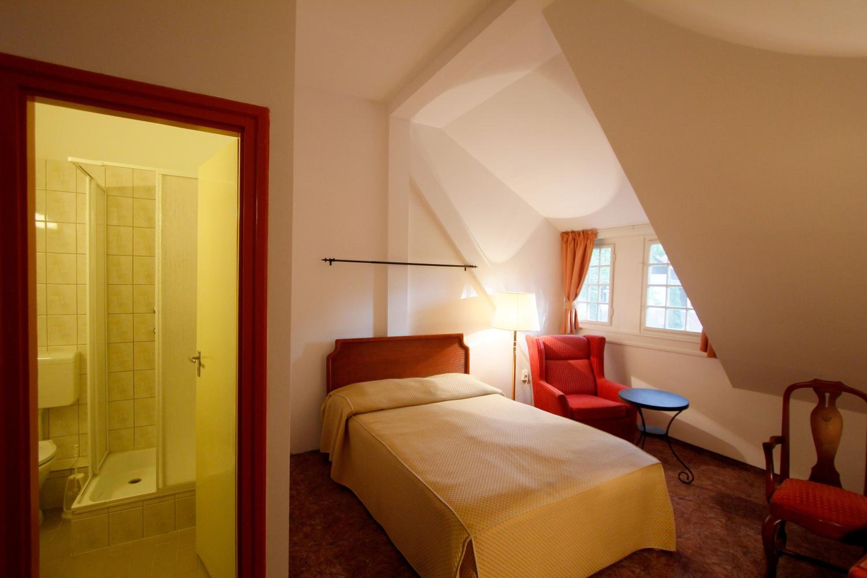 Standard Double Room photo 3
