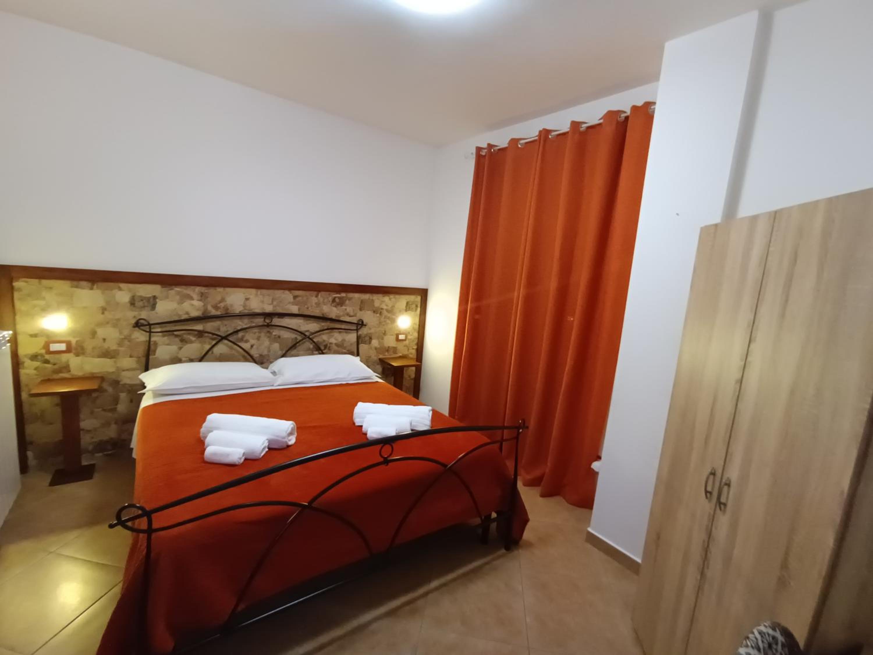 Deluxe Double Room with Balcony photo 2