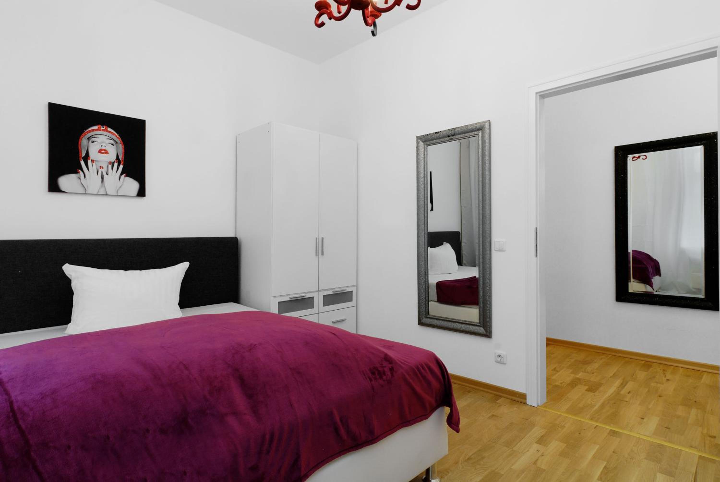 Apartment photo 2