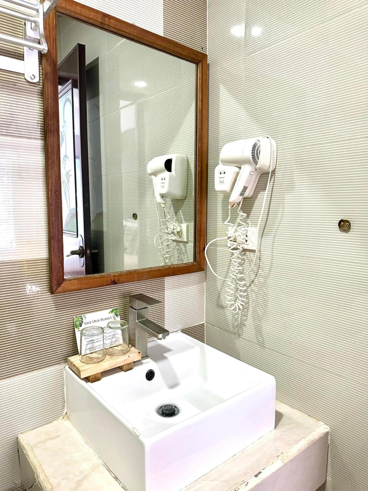 Deluxe Room - Photo 6