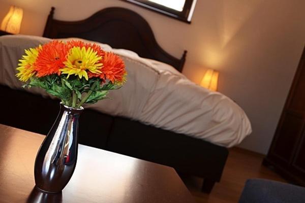 King Suite with Balcony - Photo 7
