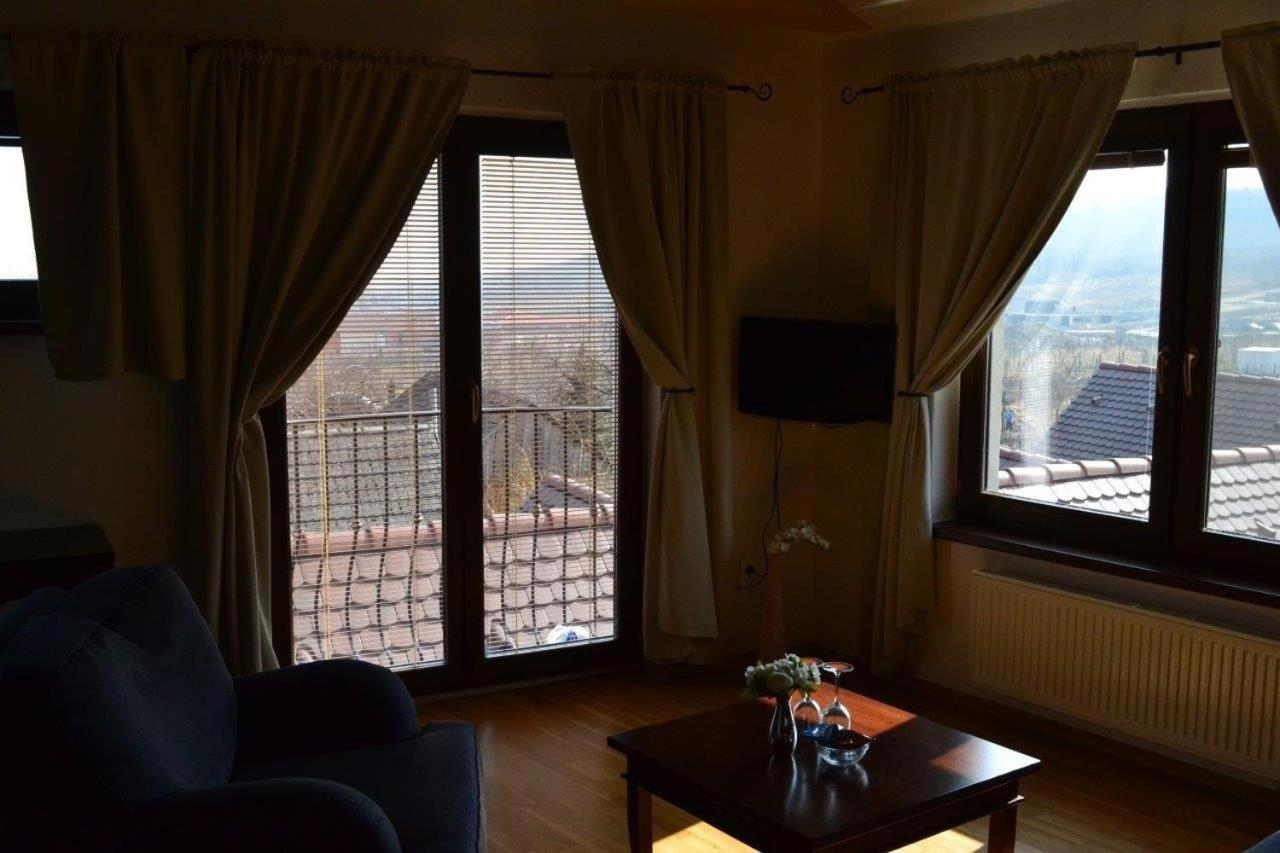King Suite with Balcony - Photo 10