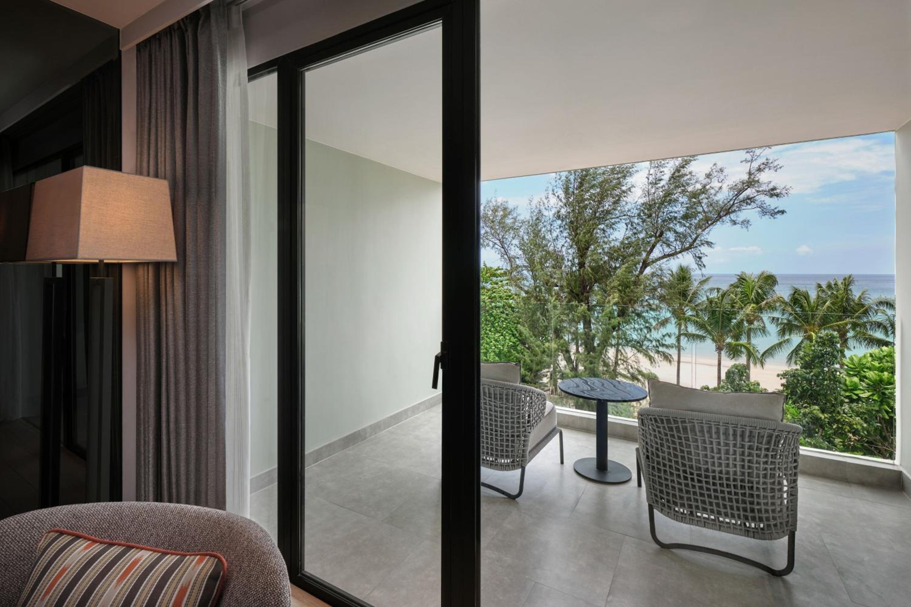 King Room with Balcony and Ocean View - Photo 5