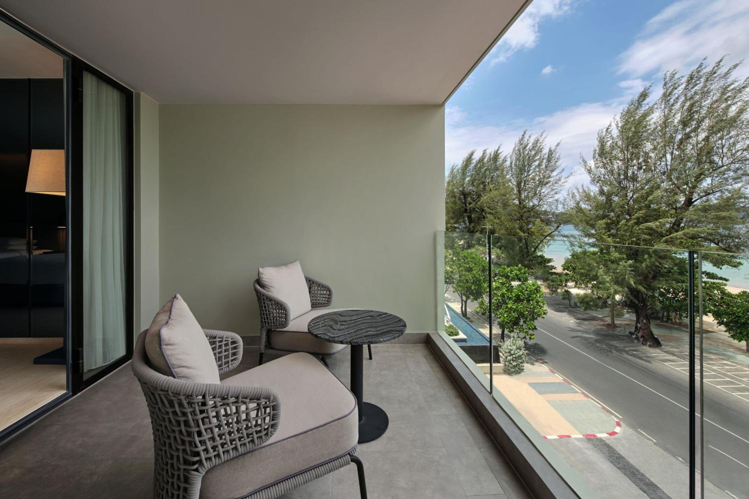 King Room with Balcony and Ocean View - Photo 4