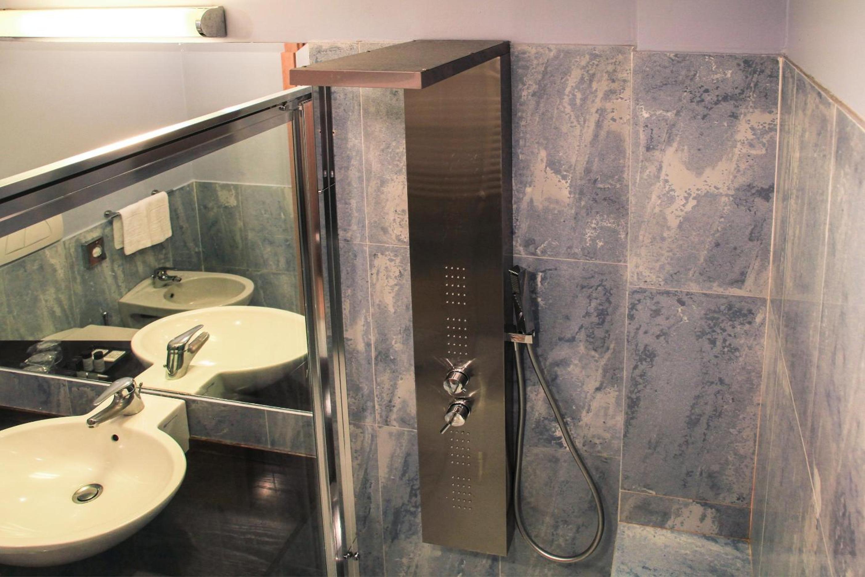 Standard Double Room - Photo 2