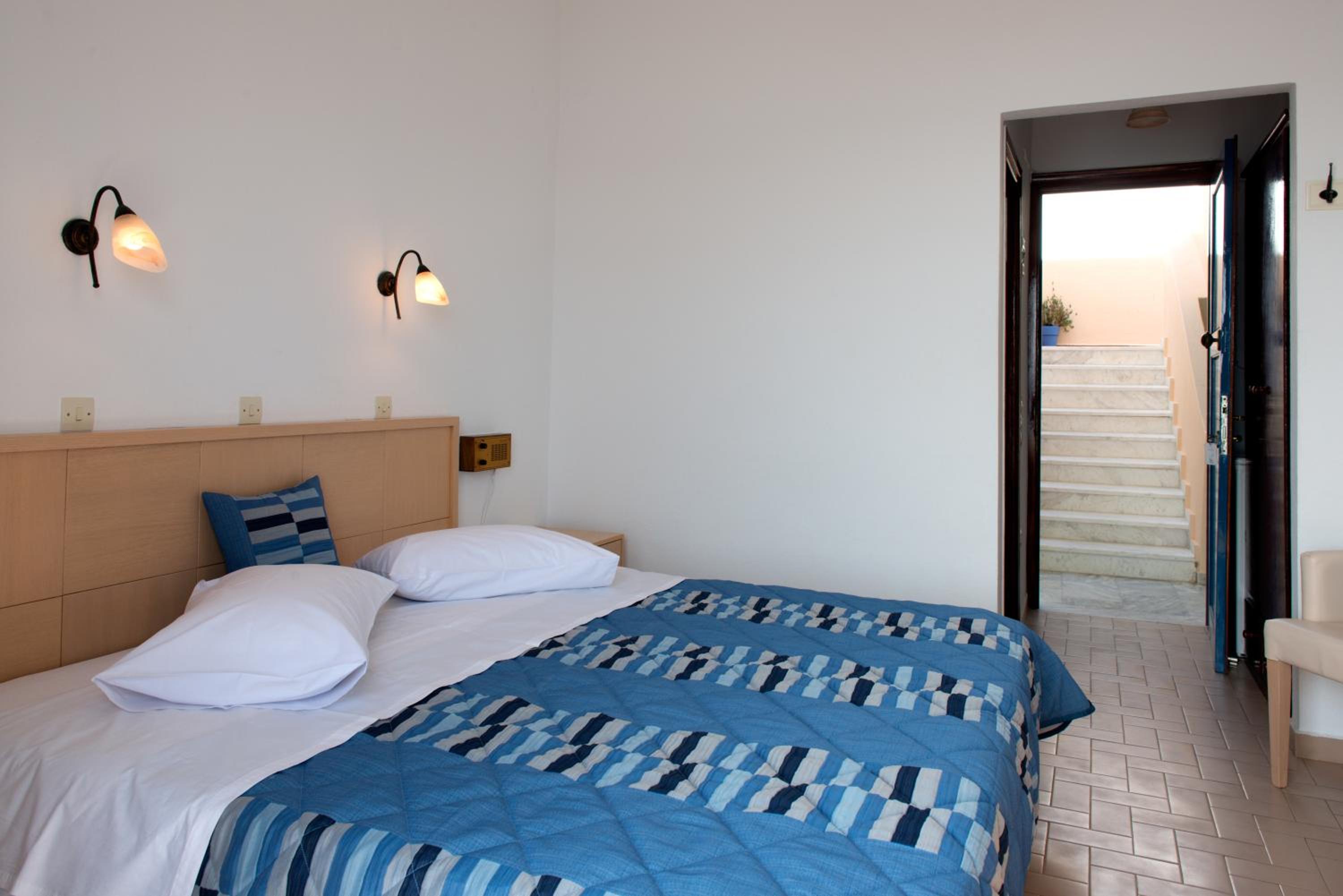 Double or Twin Room with Sea View photo 2