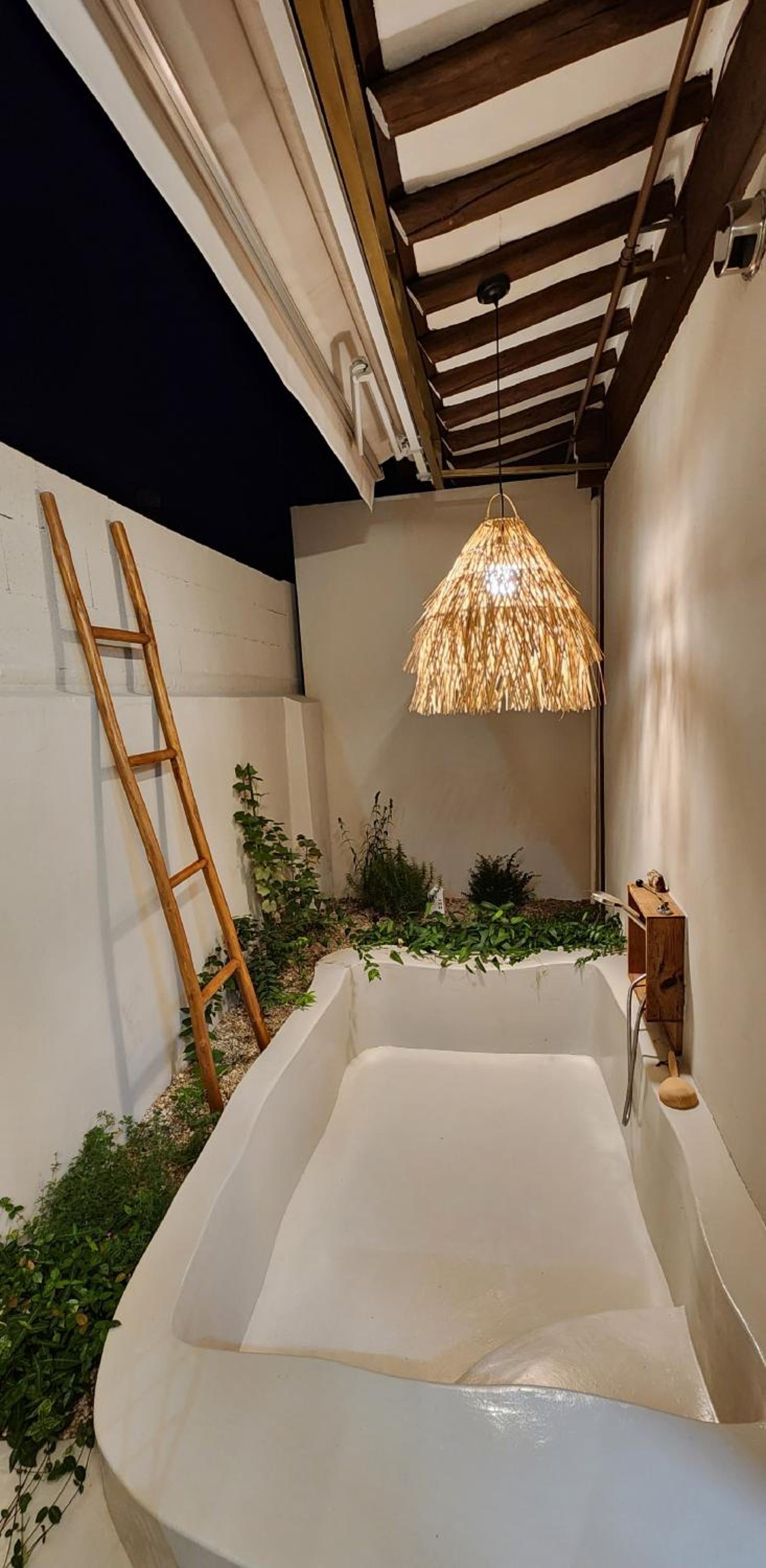 Double Room with Spa Bath photo 2