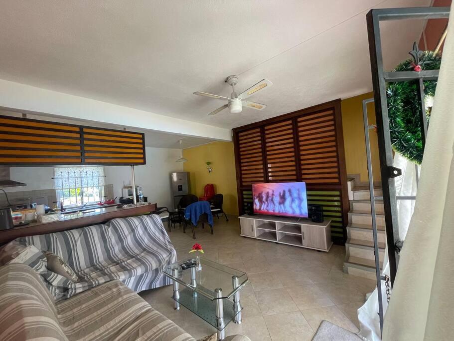 Three-Bedroom Apartment photo 1