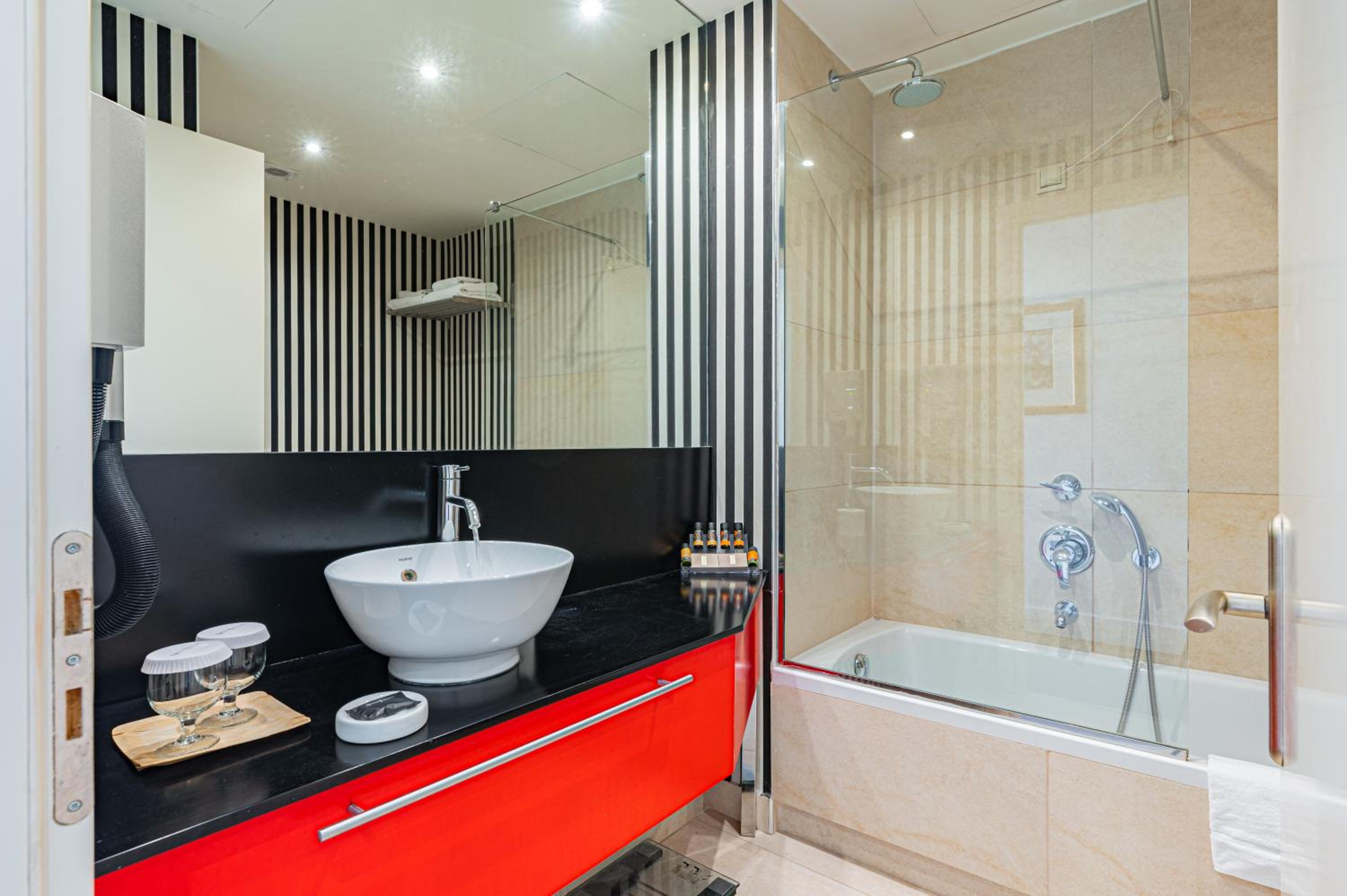 Deluxe Double Room - Photo 12