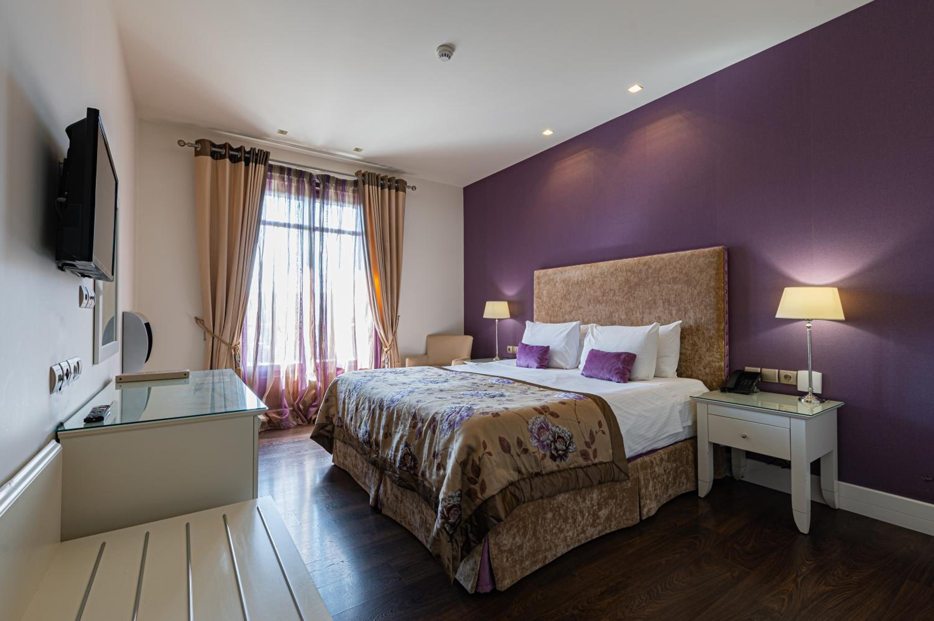 Deluxe Double Room - Photo 11