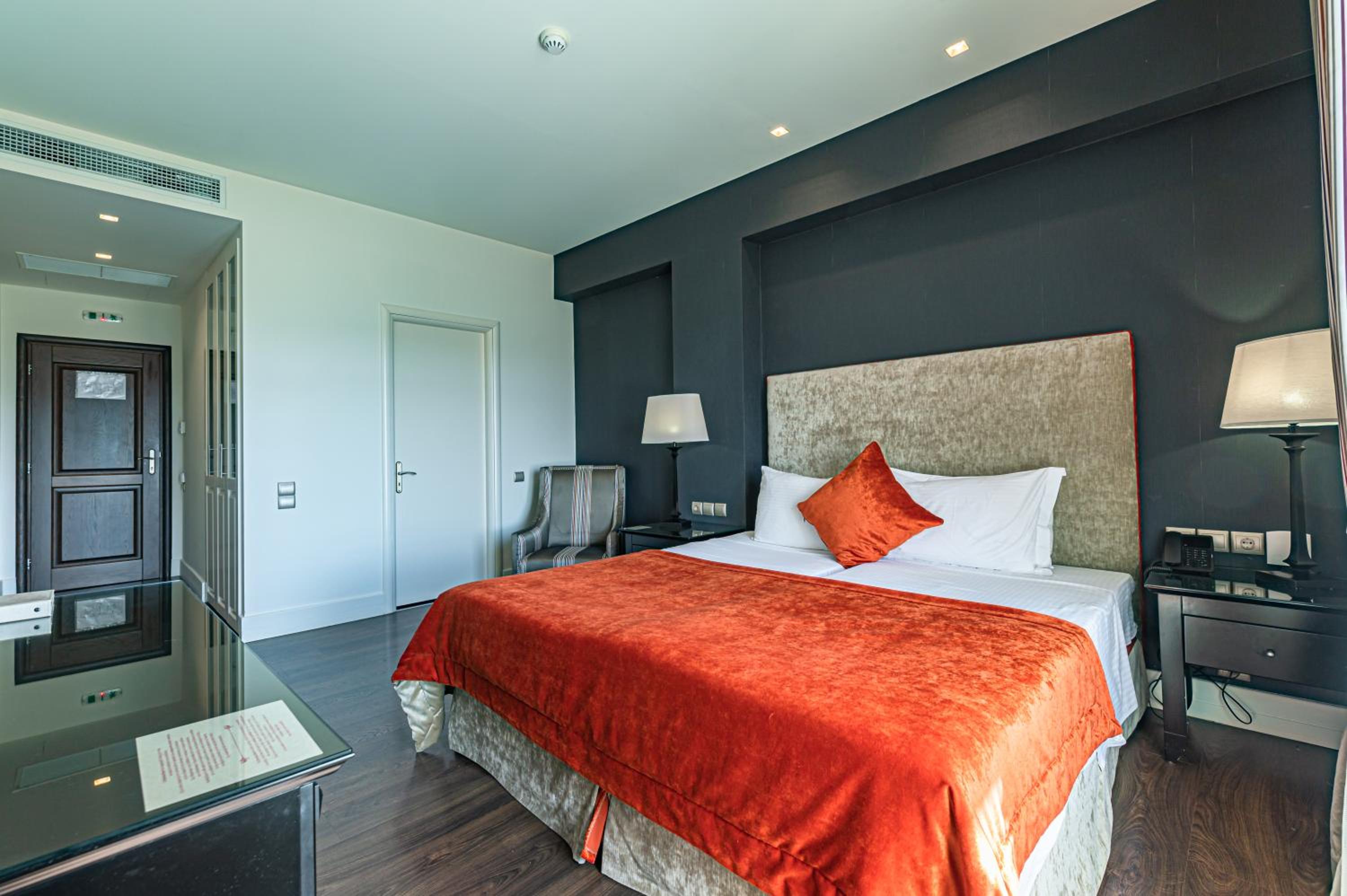 Deluxe Double Room - Photo 14