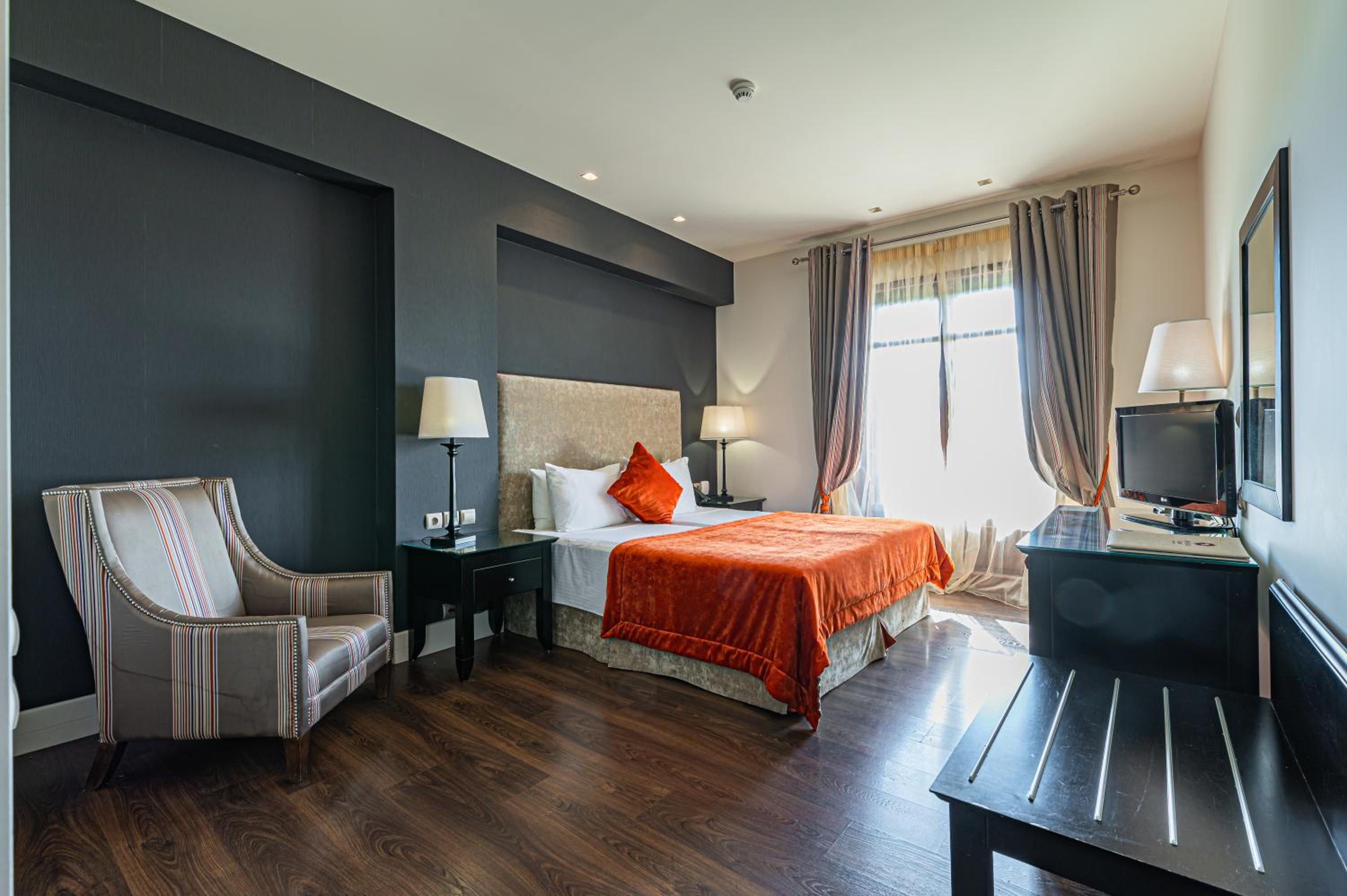 Deluxe Double Room - Photo 13
