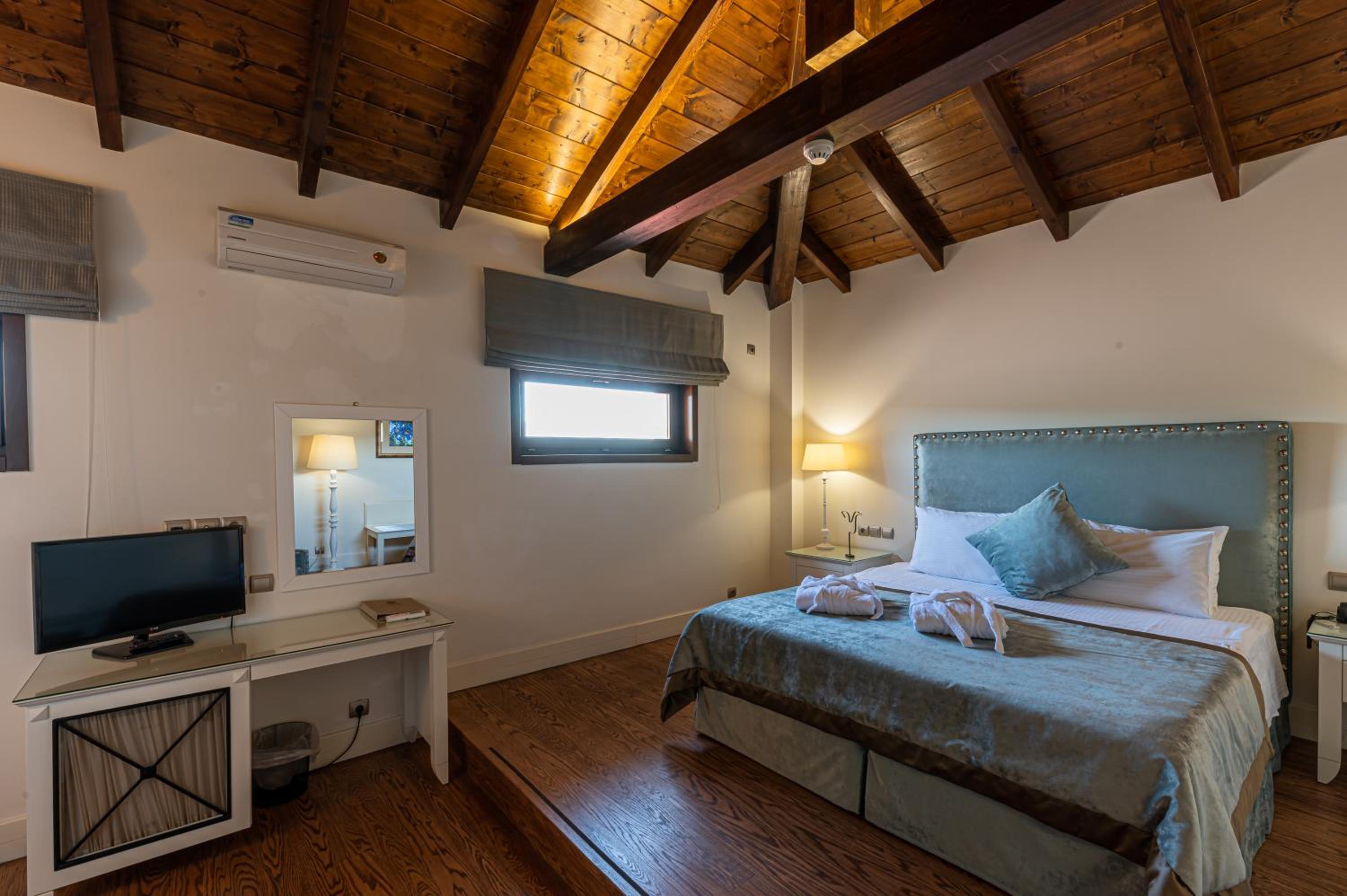 Luxury Suite - Photo 2