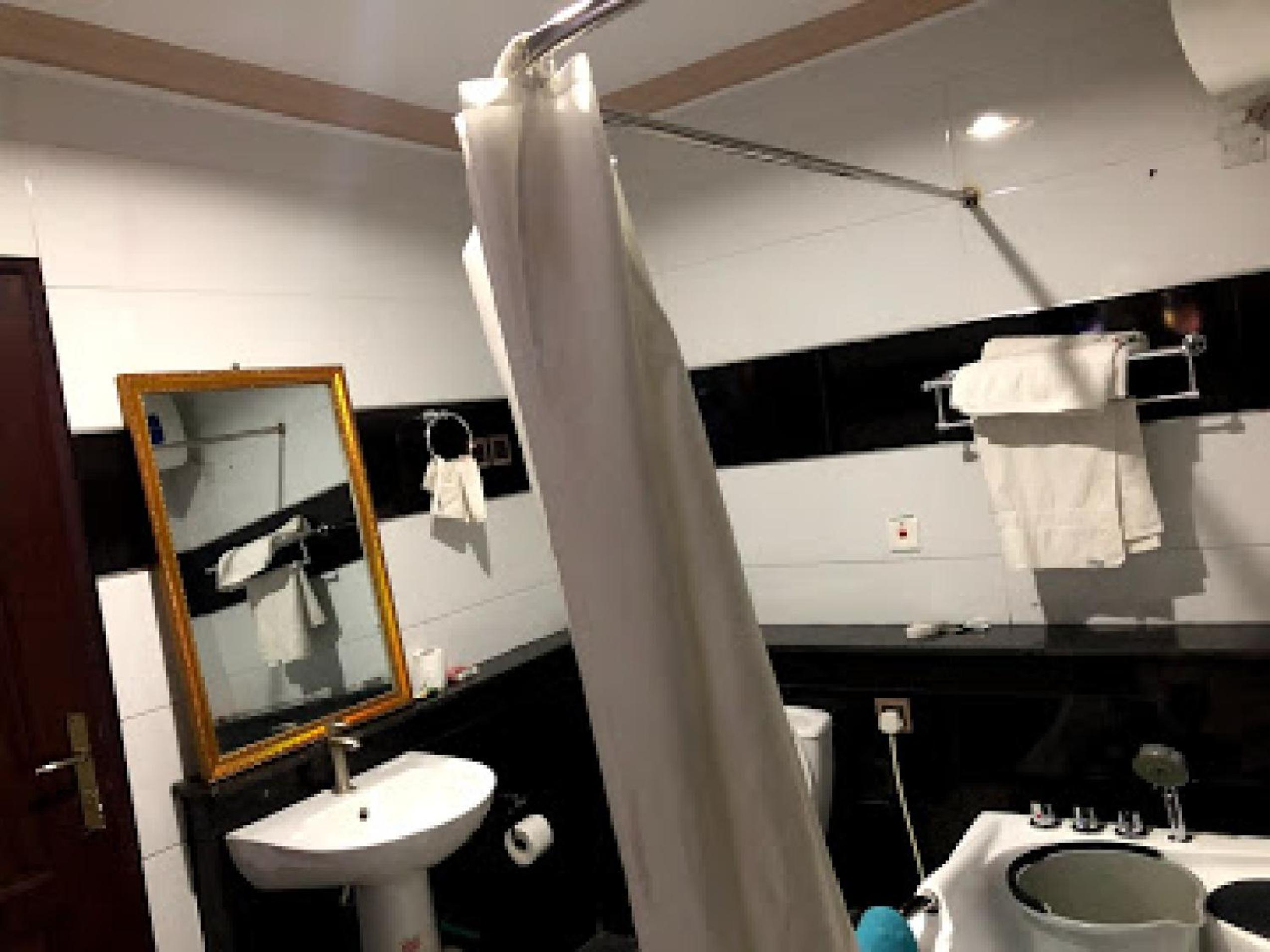 Double or Twin Room - Photo 11