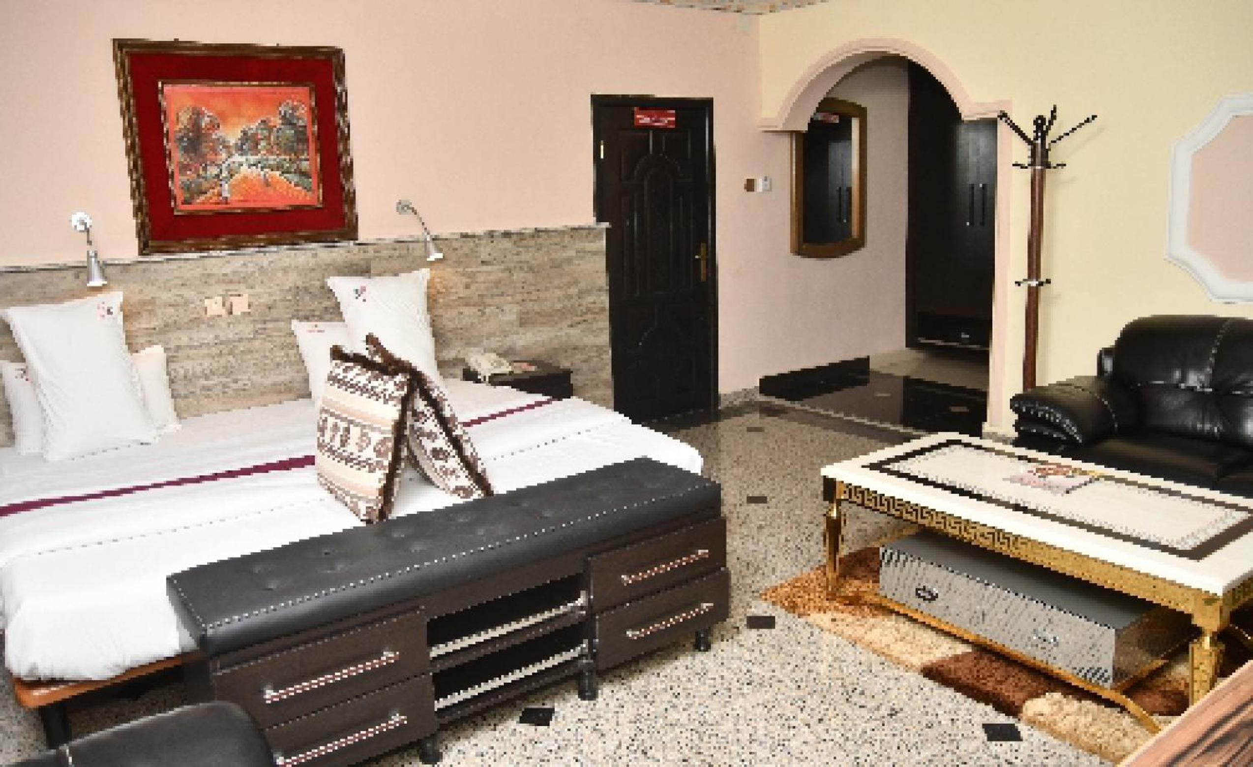 Double or Twin Room - Photo 4