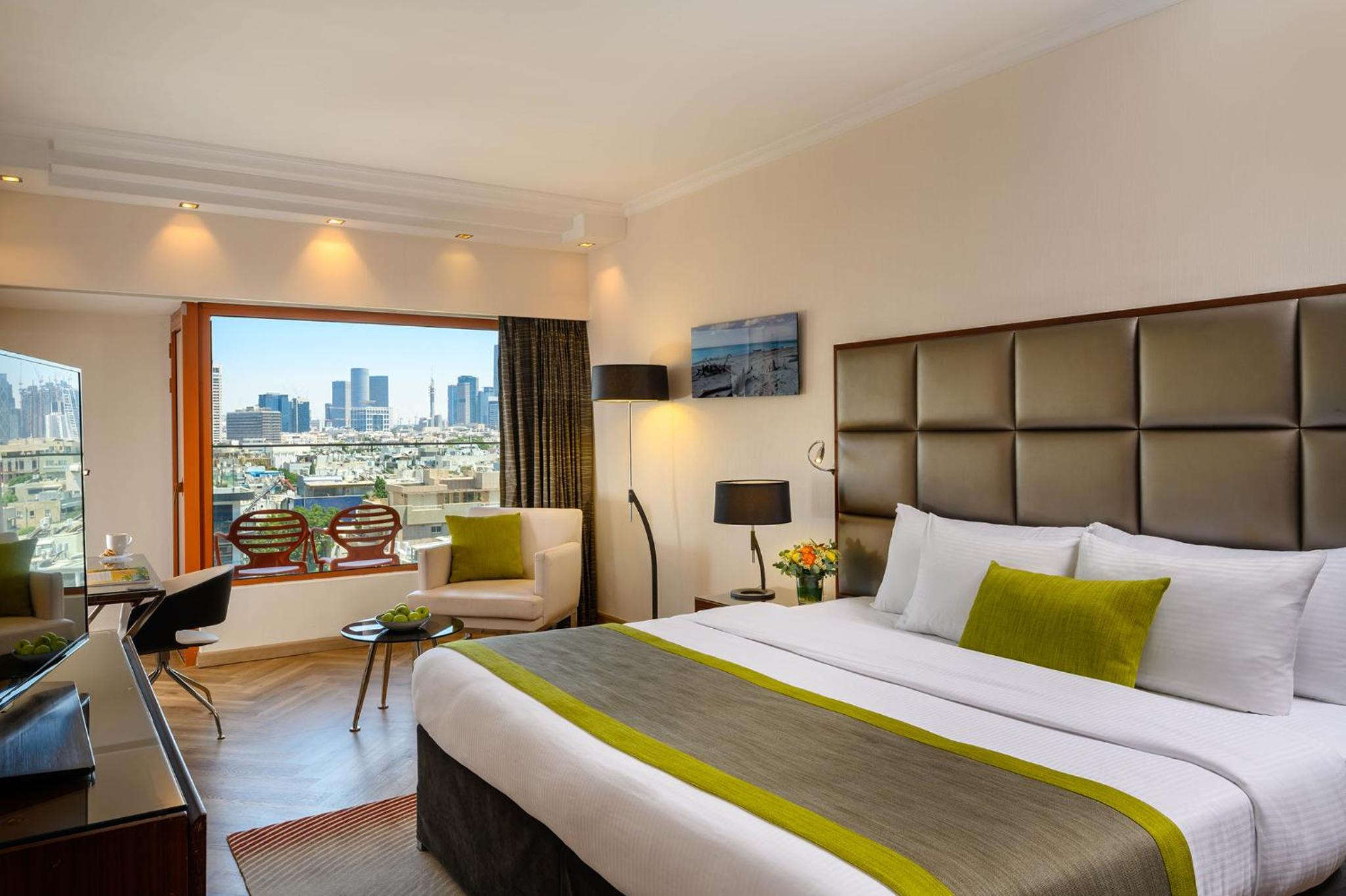 Superior Room with Balcony and City View - Photo 1