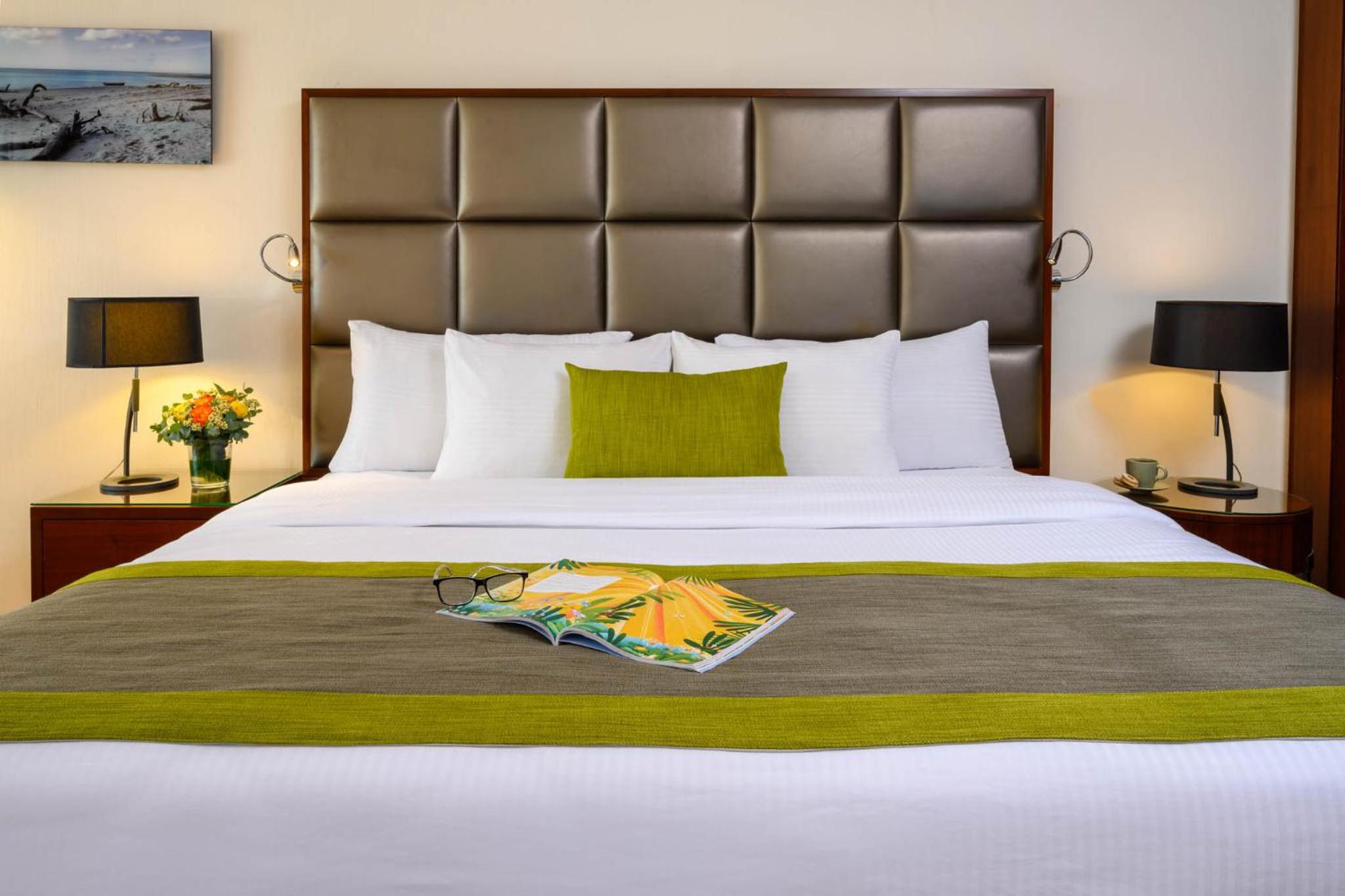 Superior Room with Balcony and City View - Photo 5