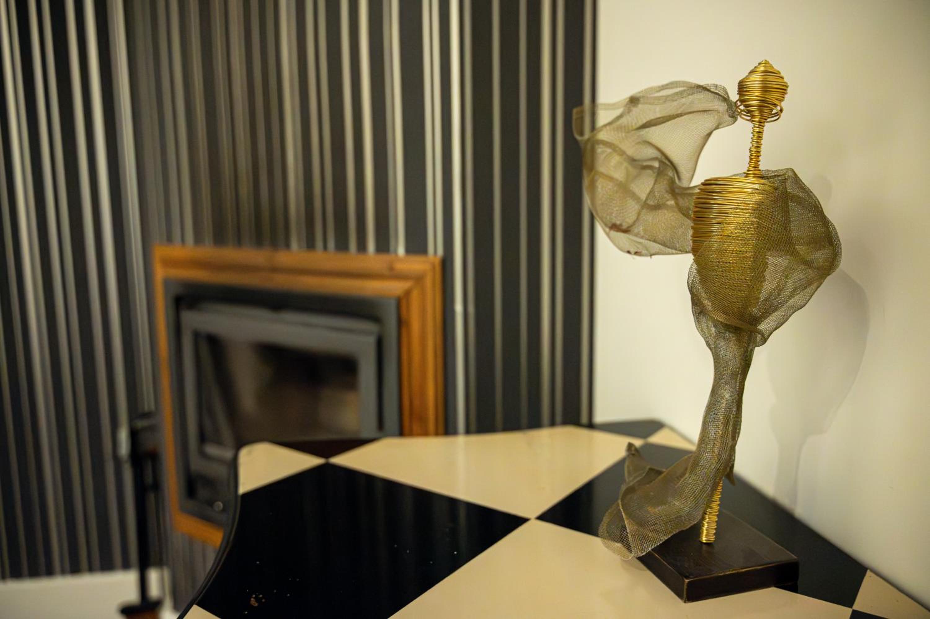 Executive Suite - Photo 9