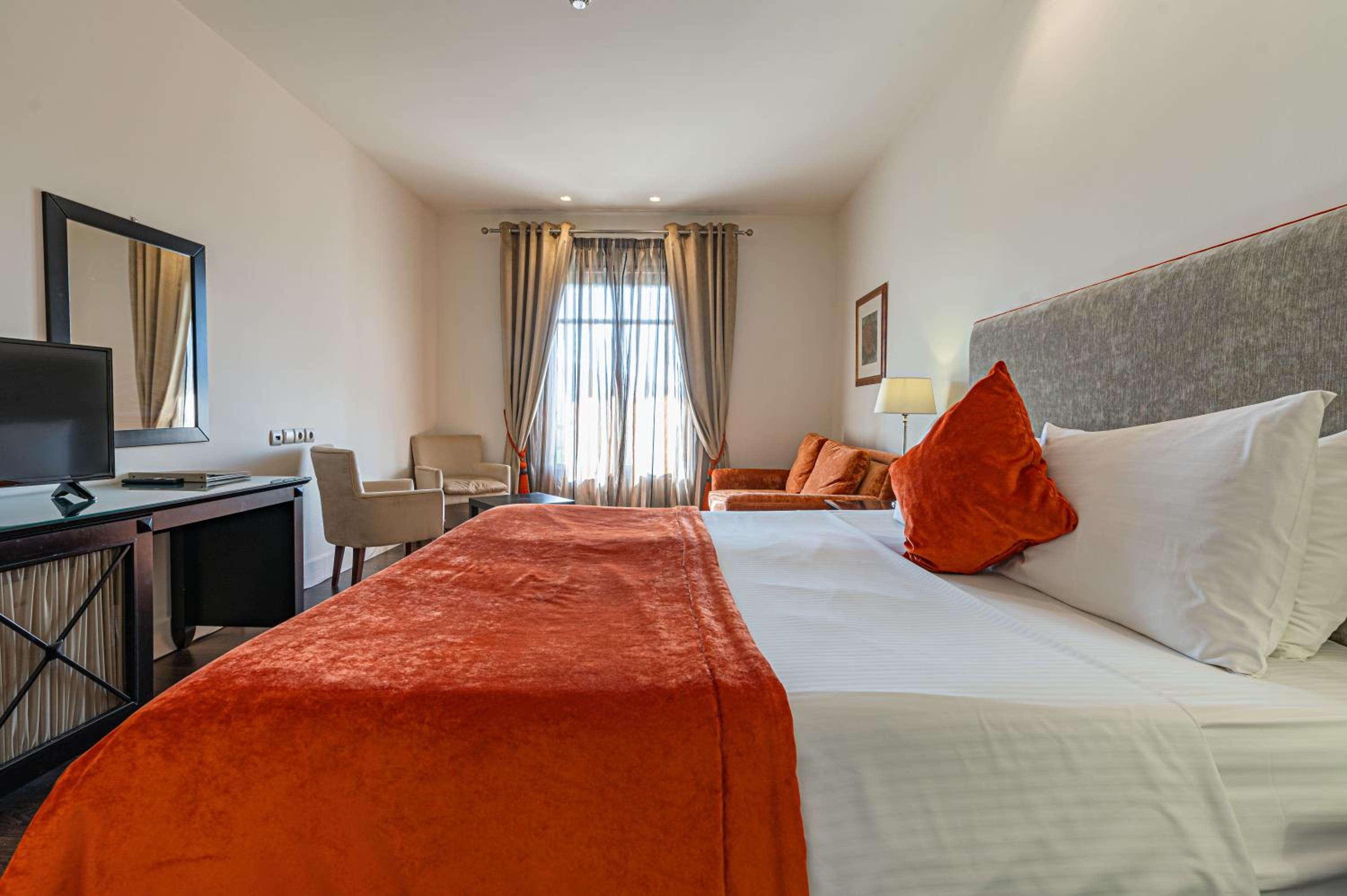 Deluxe Family Room - Photo 6