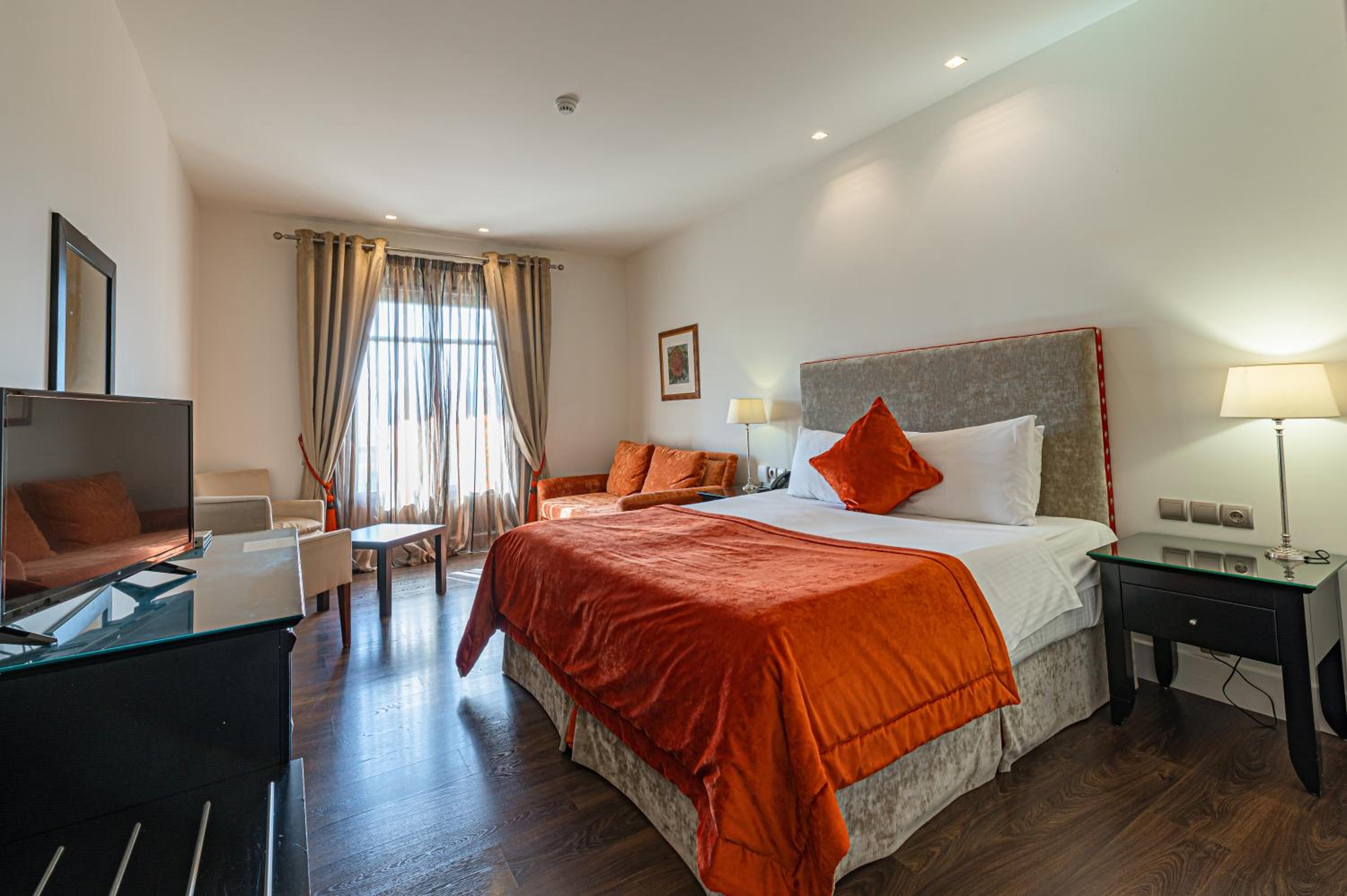 Deluxe Family Room - Photo 1