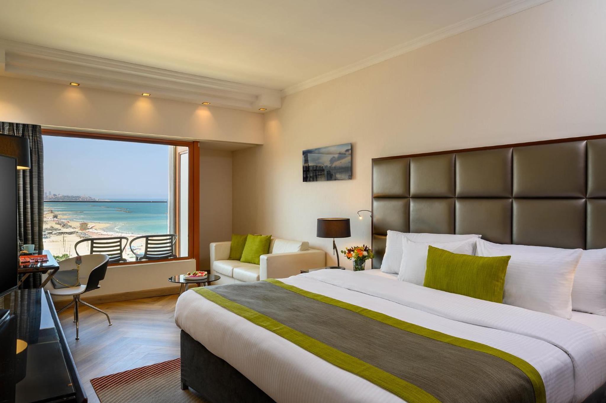 Premium Room with Balcony and Partial Sea View - Photo 2