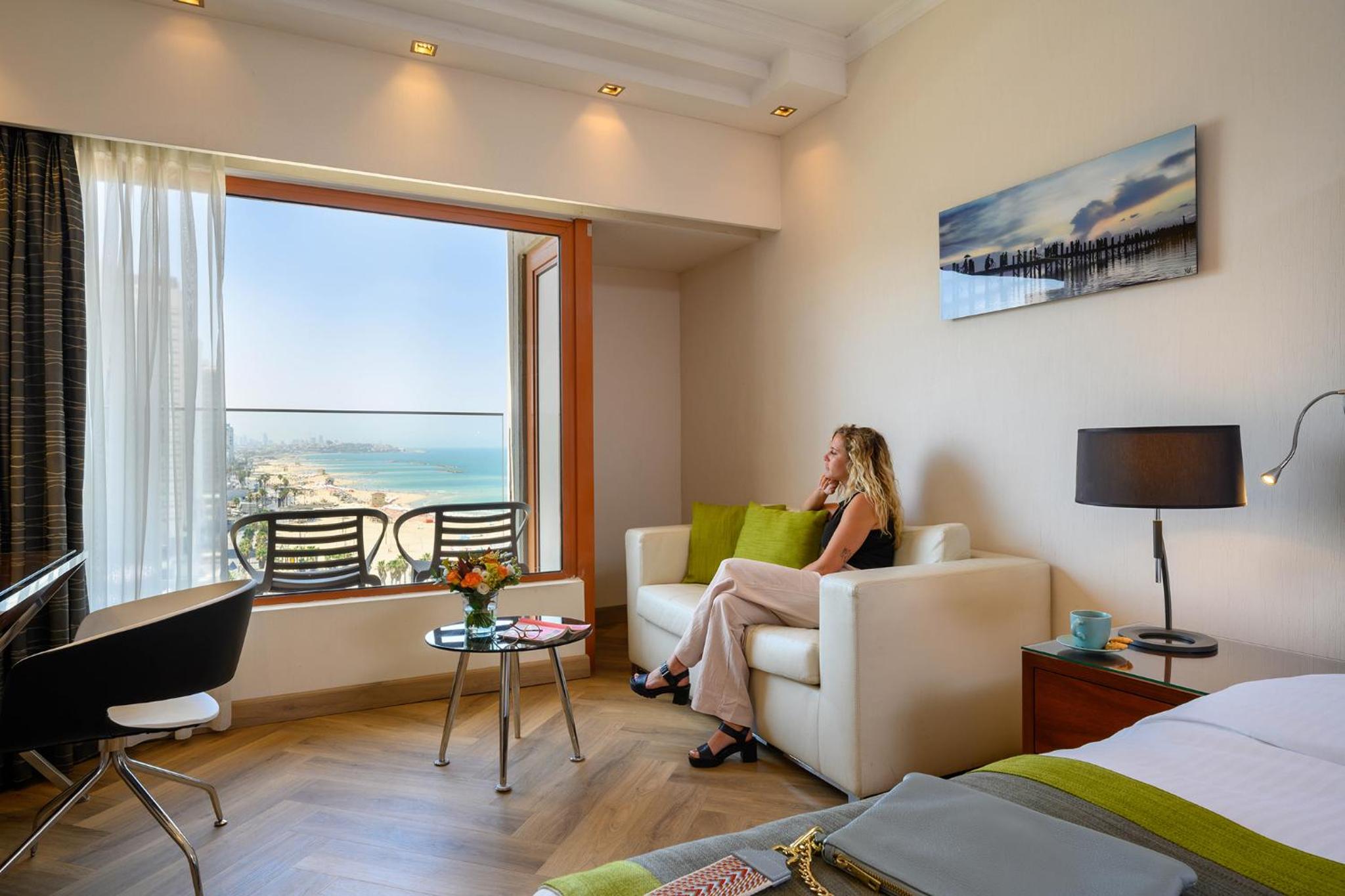 Premium Room with Balcony and Partial Sea View - Photo 3