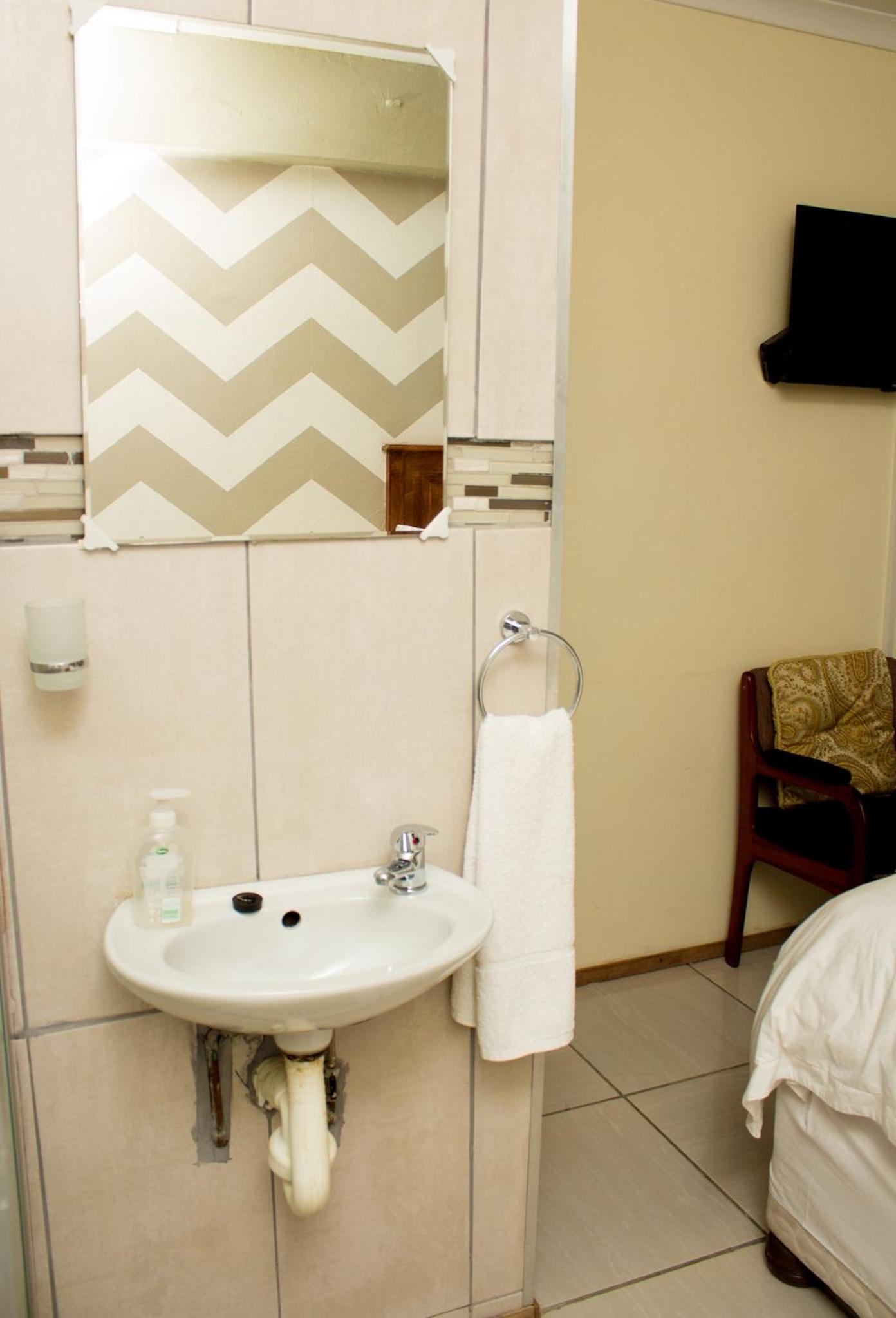 Double Room with Private Bathroom photo 2