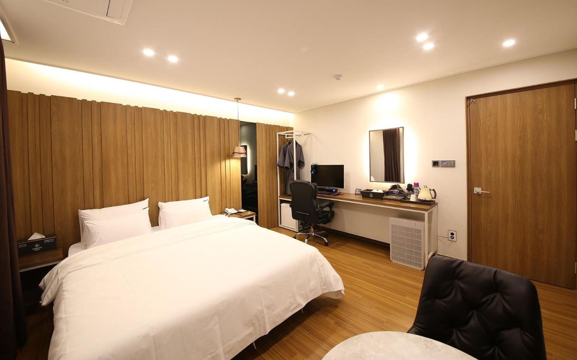 Superior King Room - Photo 7