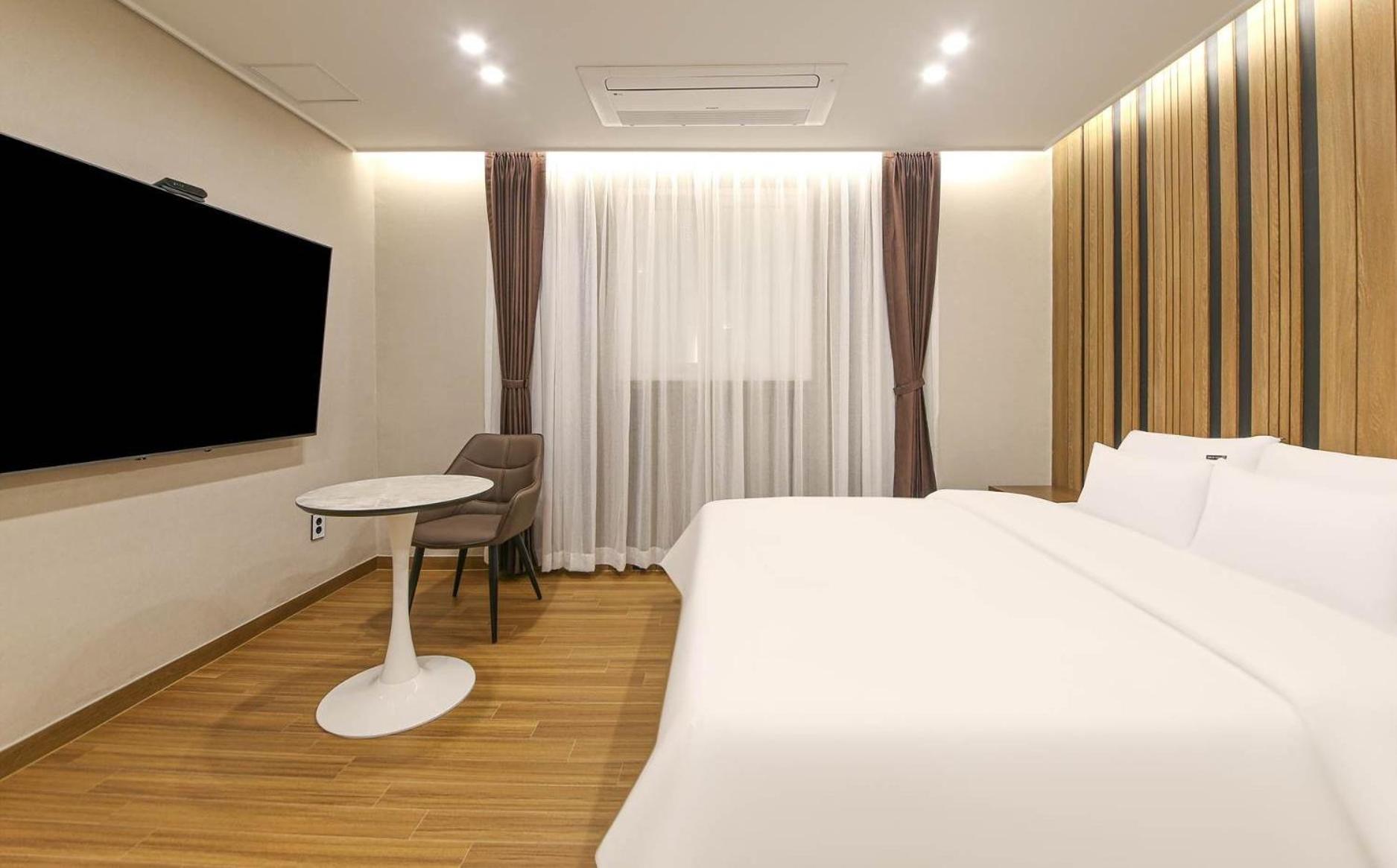 Superior King Room - Photo 4