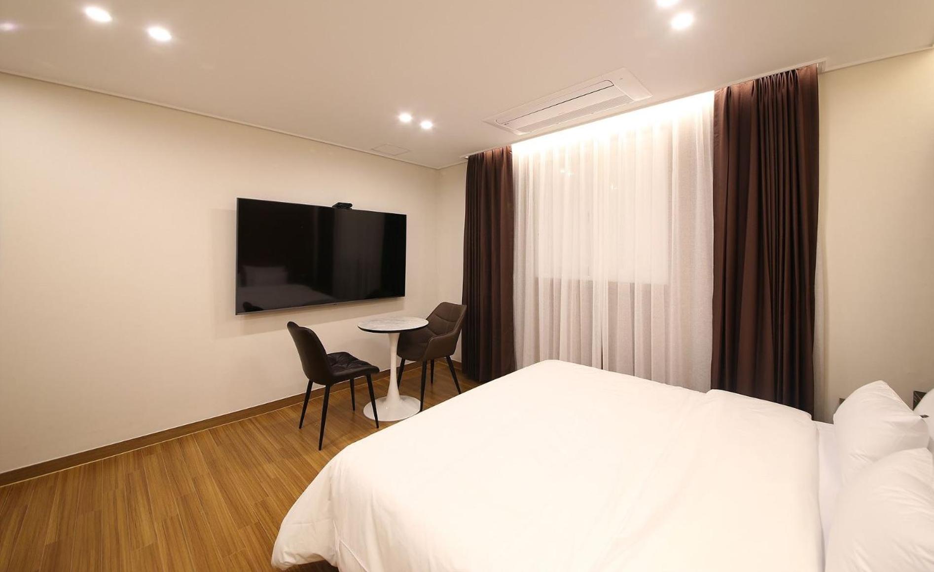 Superior King Room - Photo 11
