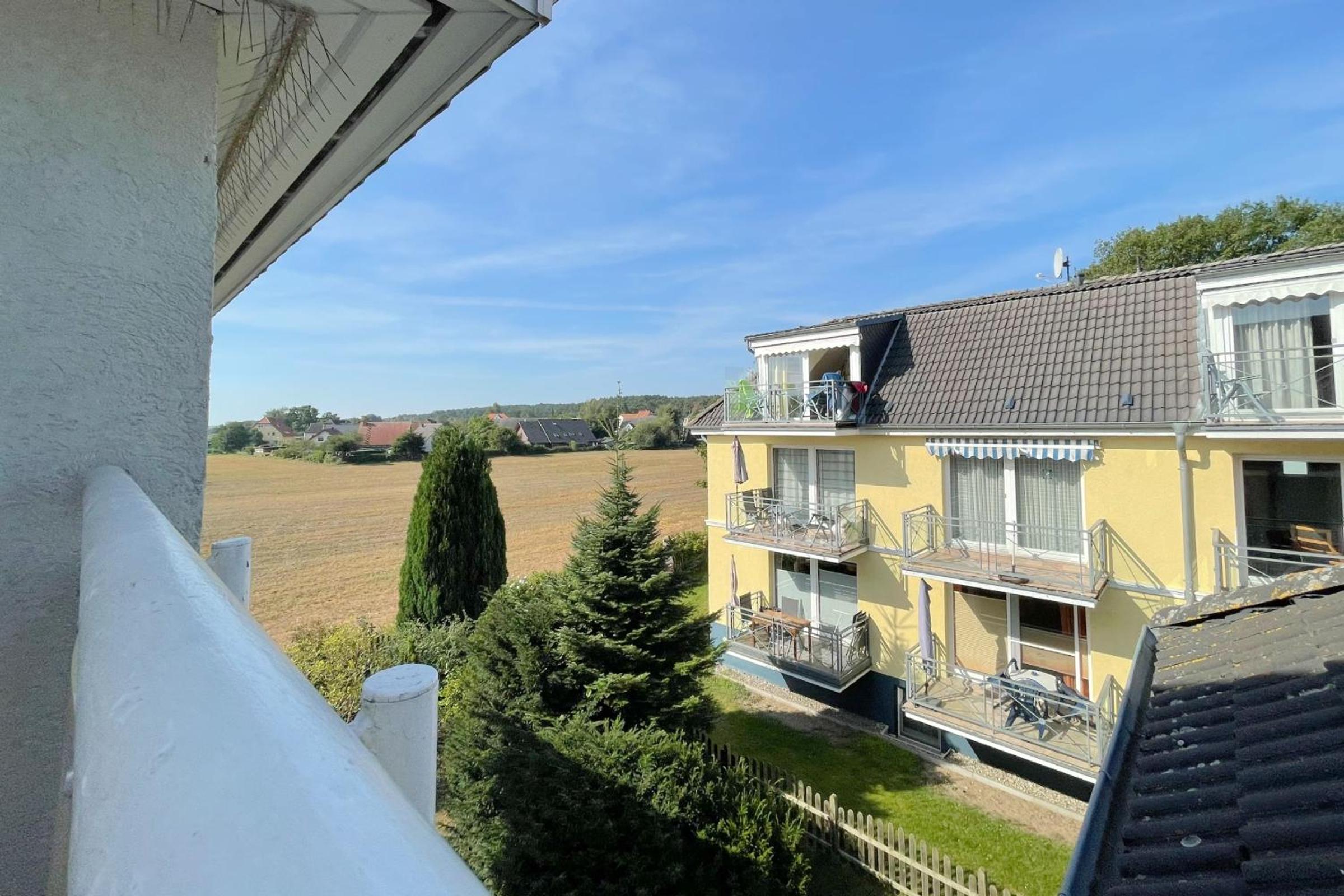 Apartment with Balcony photo 3